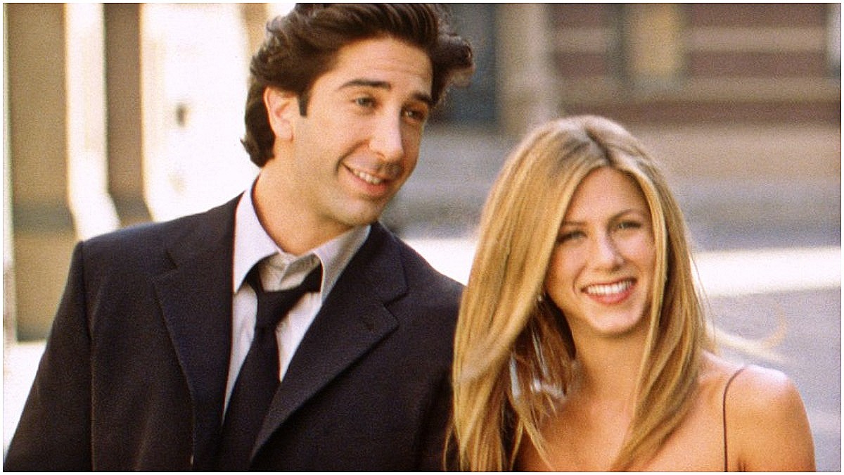 Jennifer Aniston responded to "Friends" fans who think she's dating David Schwimmer.
