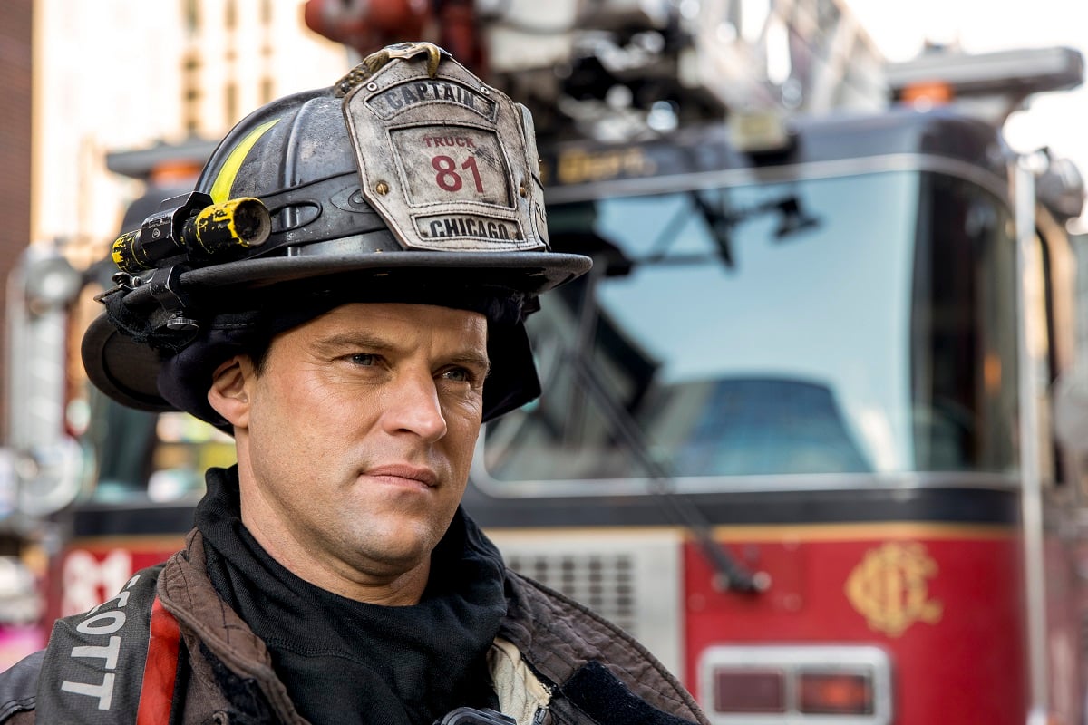 Jesse Spencer as Matthew Casey on Chicago Fire, looking off screen in uniform