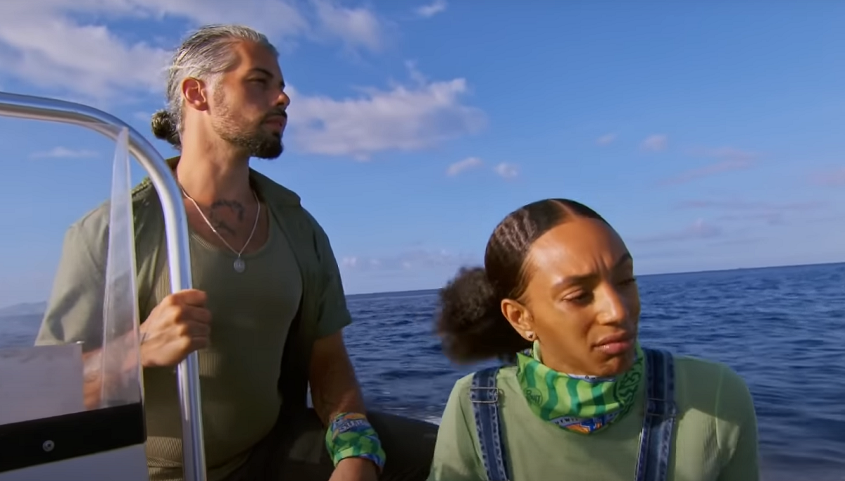 Ricard Foyé and Shantel Smith on Survivor 41, sitting on a boat as it approaches the island