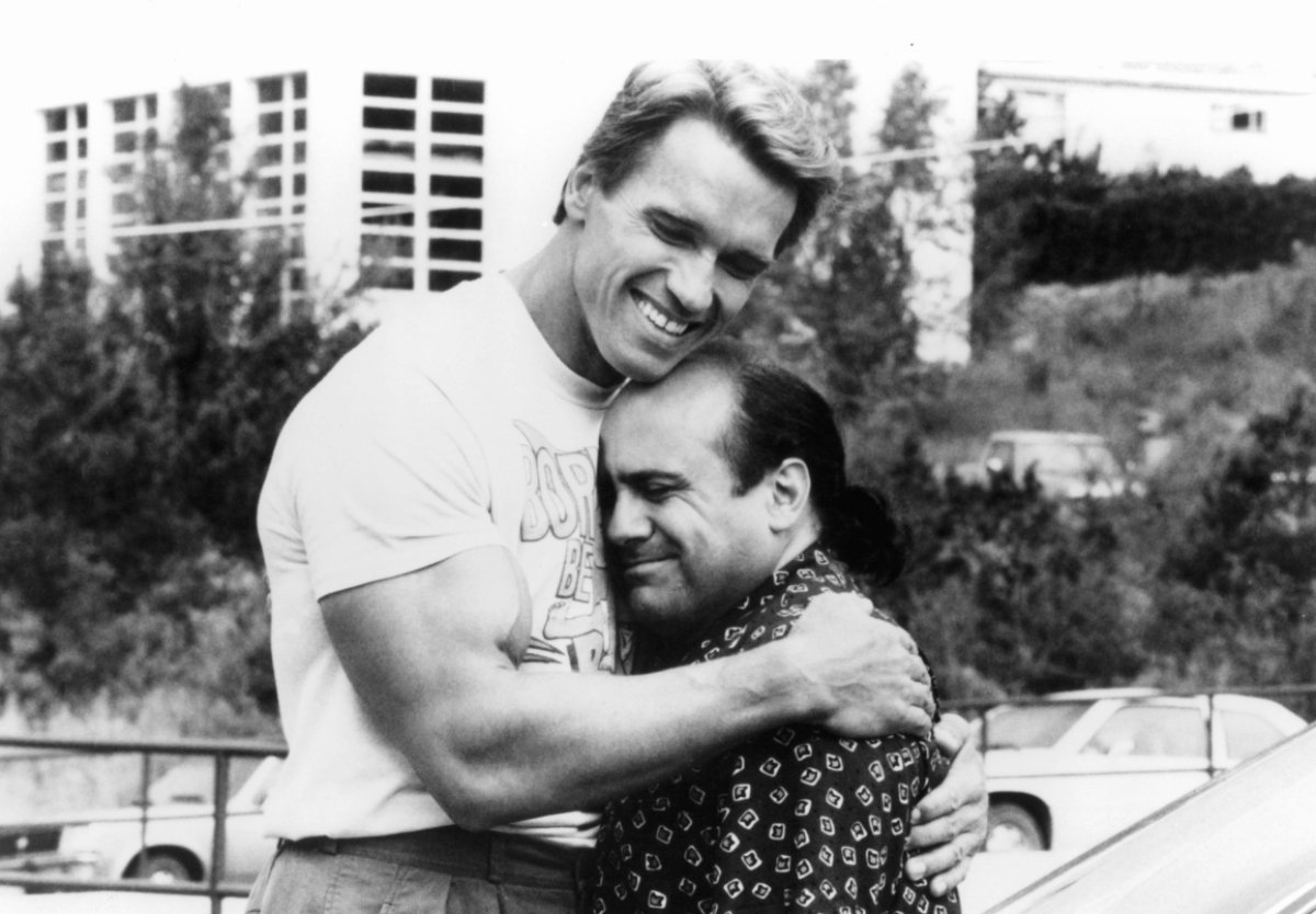 Arnold Schwarzenegger and Danny DeVito in a scene from 'Twins', 1988