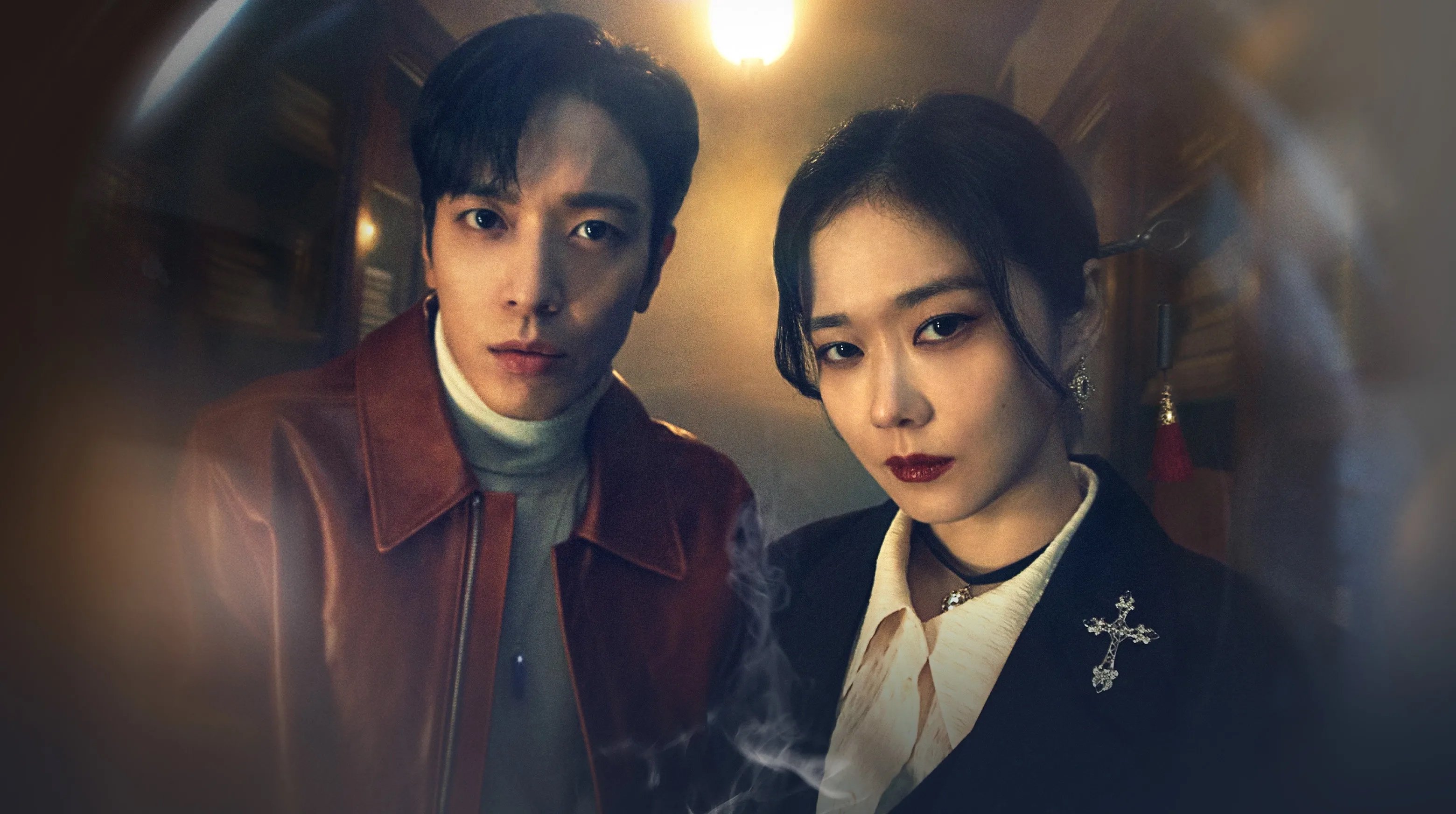 Actors Jung Yong-hwa and Jang Na-ra for 'Sell Your Haunted House' looking through fisheye camera