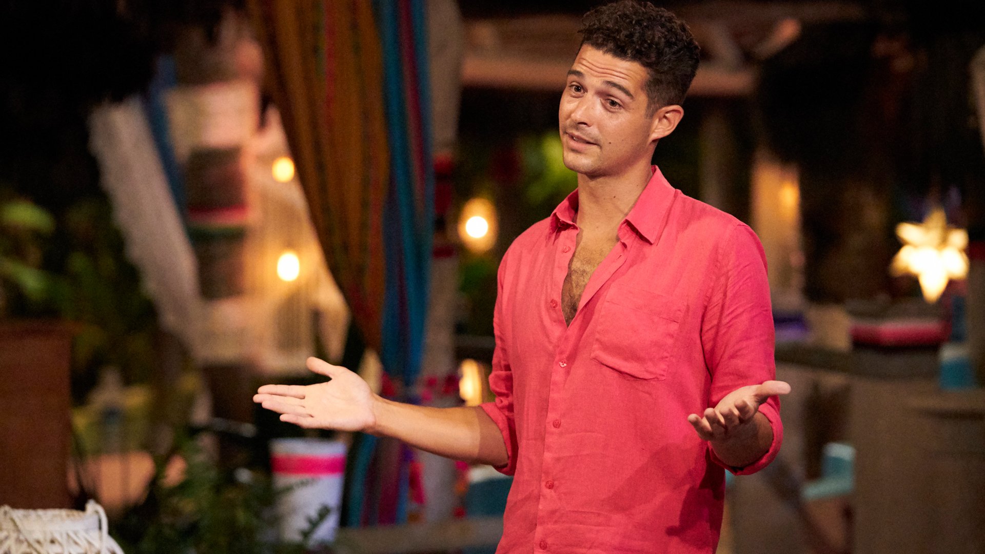 Wells Adams shrugs his shoulders in the ‘Bachelor in Paradise’ Season 7 finale in 2021