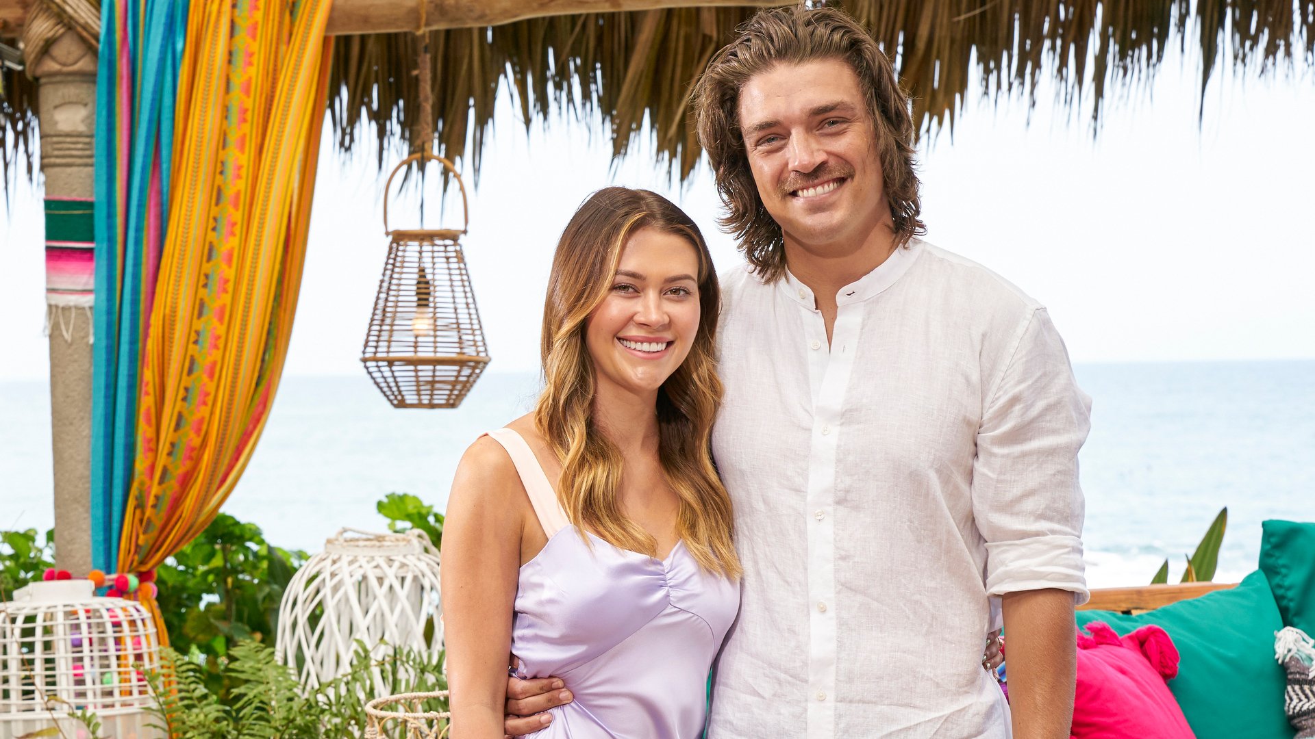 Caelynn Miller-Keyes and Dean Unglert pose together in ‘Bachelor in Paradise’ Season 7 in 2021