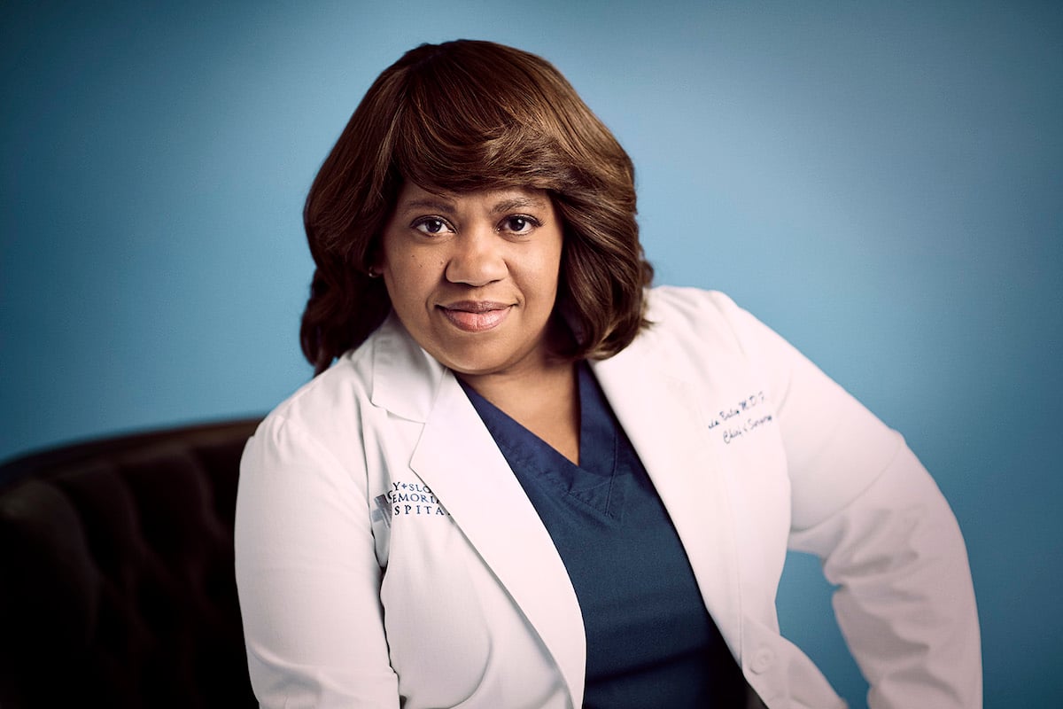 Chandra Wilson wearing a white lab coat in 'Grey's Anatomy.'