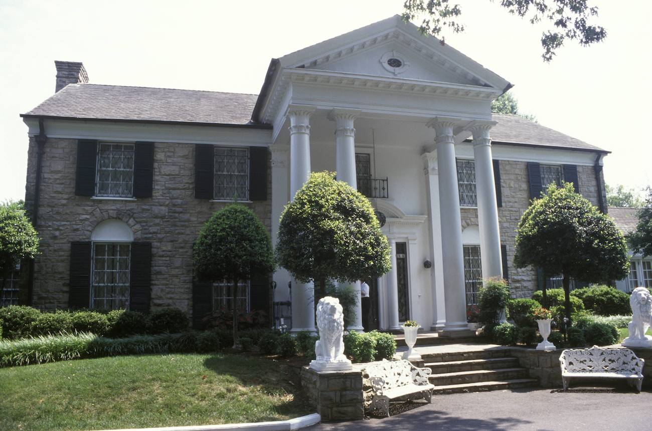 Exterior of Elvis Presley's home Graceland in 1970.