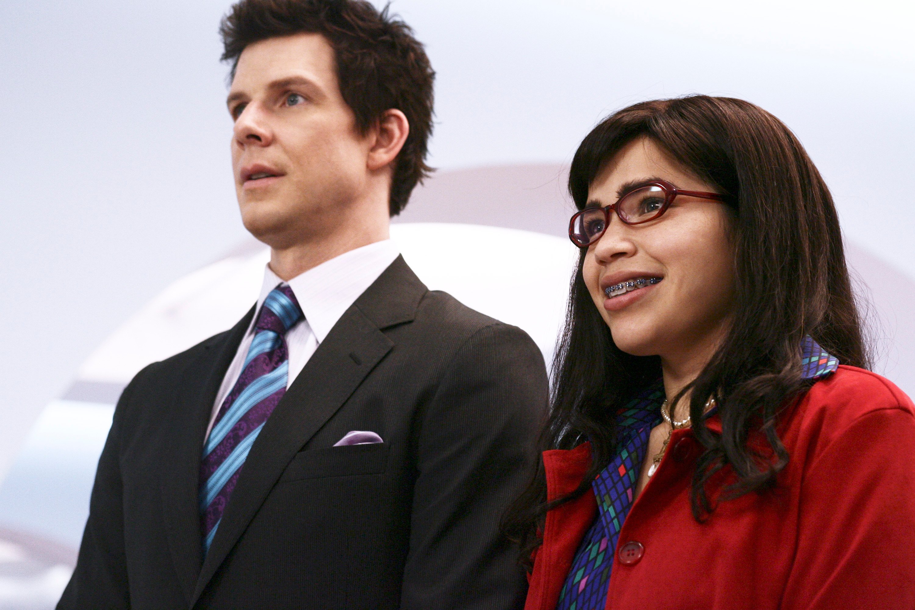 Eric Mabius as Daniel and America Ferrera as Betty, looking to the left, on 'Ugly Betty'