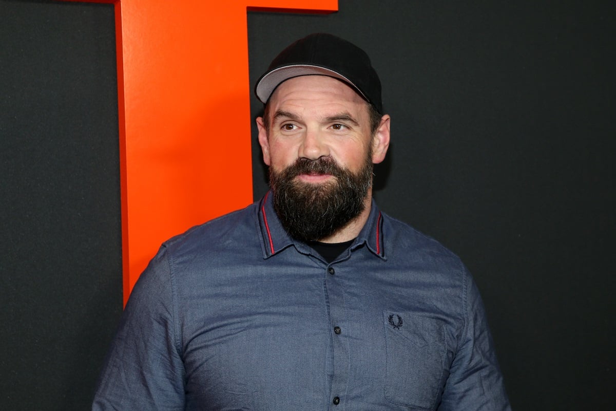 Ethan Suplee posing