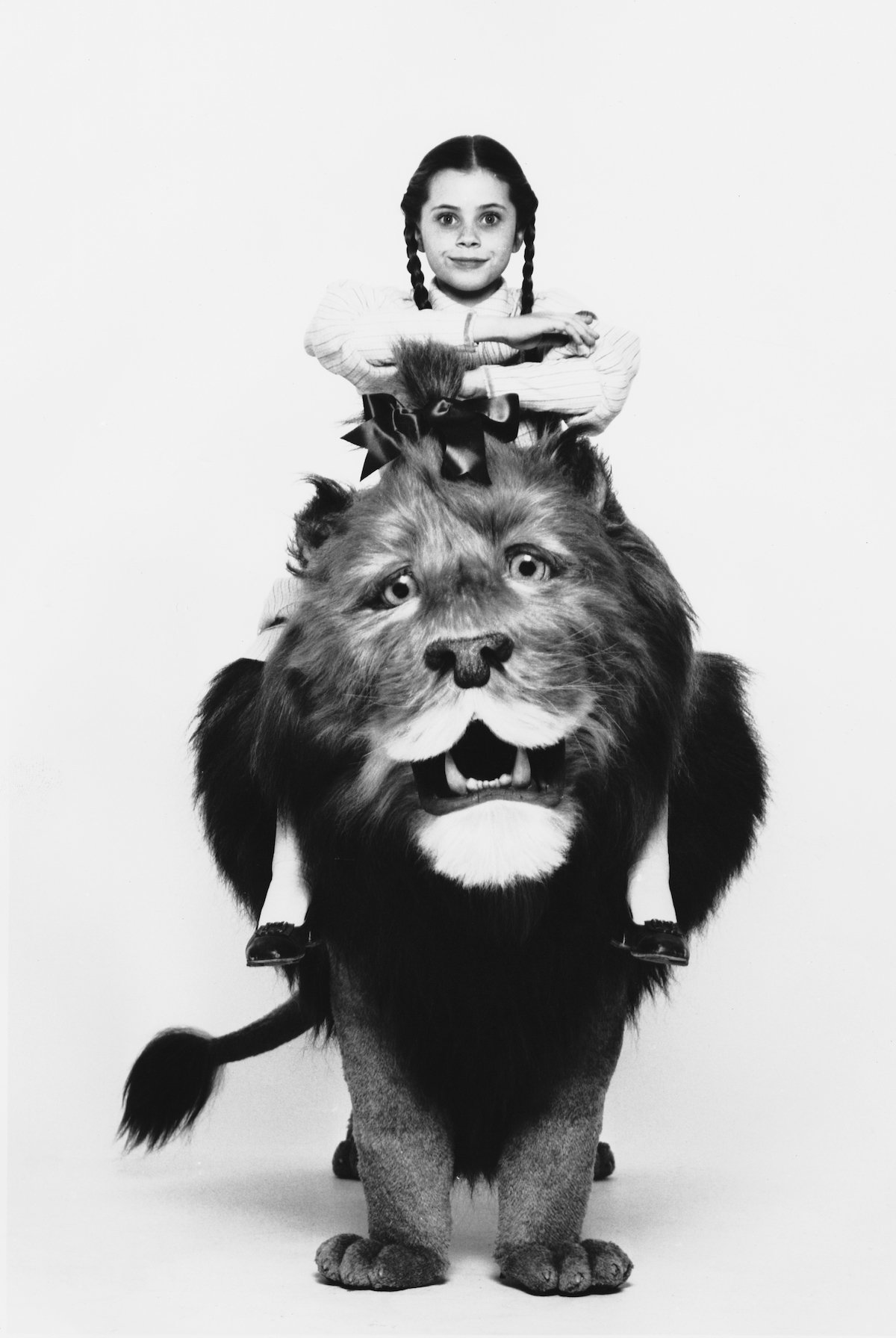 Fairuza Balk riding a lion in 'Return to Oz'