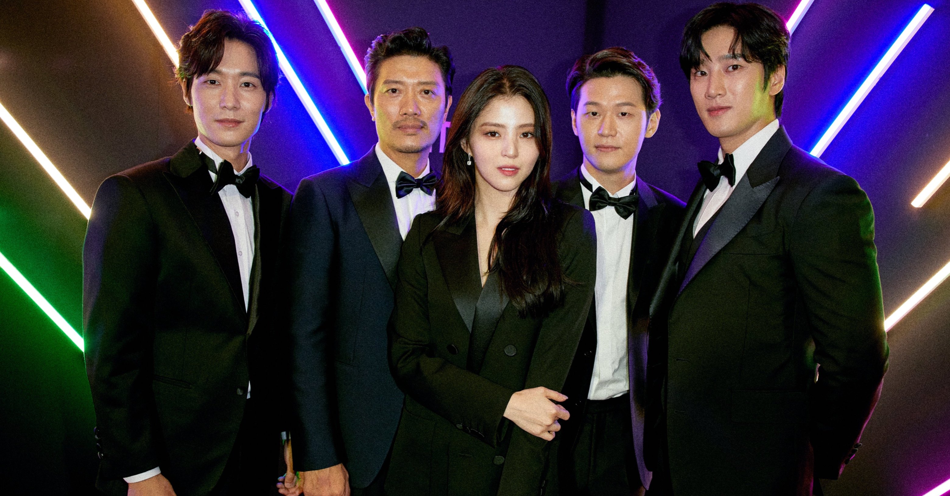 Han So-hee and co-stars for 'My Name' K-drama cast wearing suits and all black ensemble.