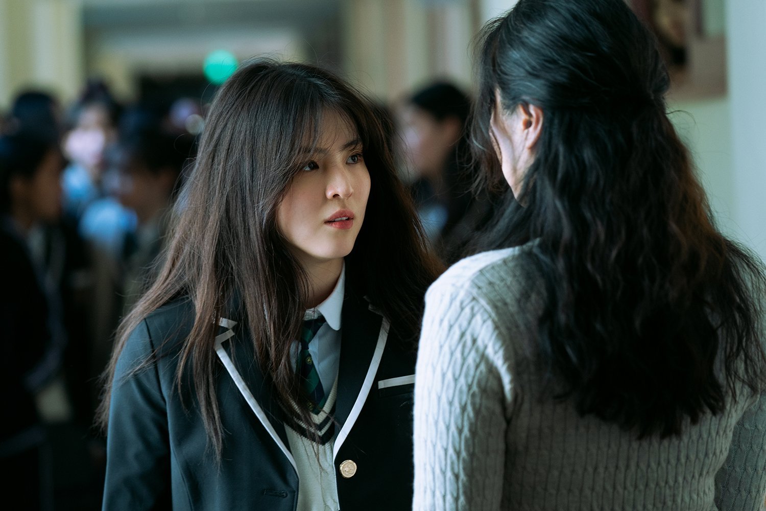 Han So-hee as Yoon Ji-woo in episode 1 of 'My Name' wearing school uniform.