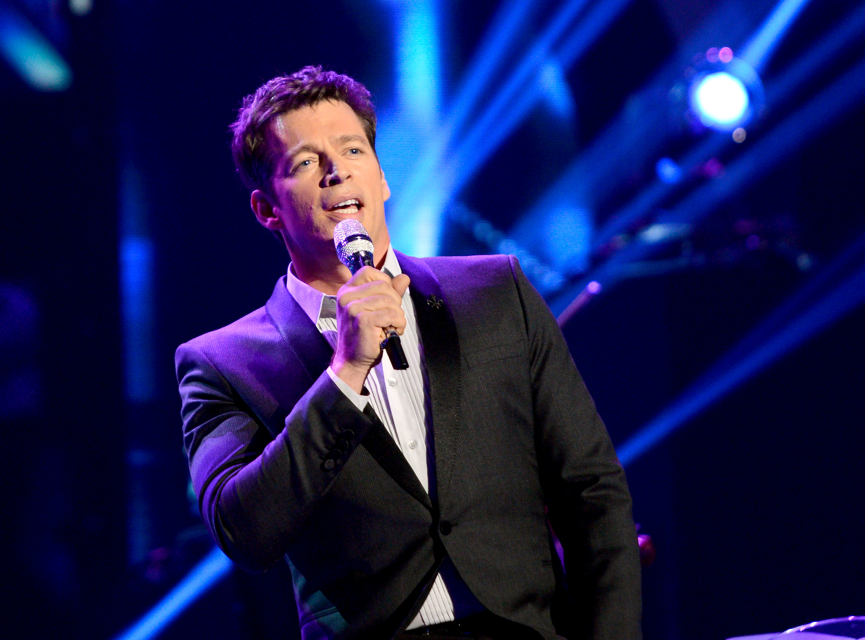 Harry Connick Jr. performs on American Idol. 