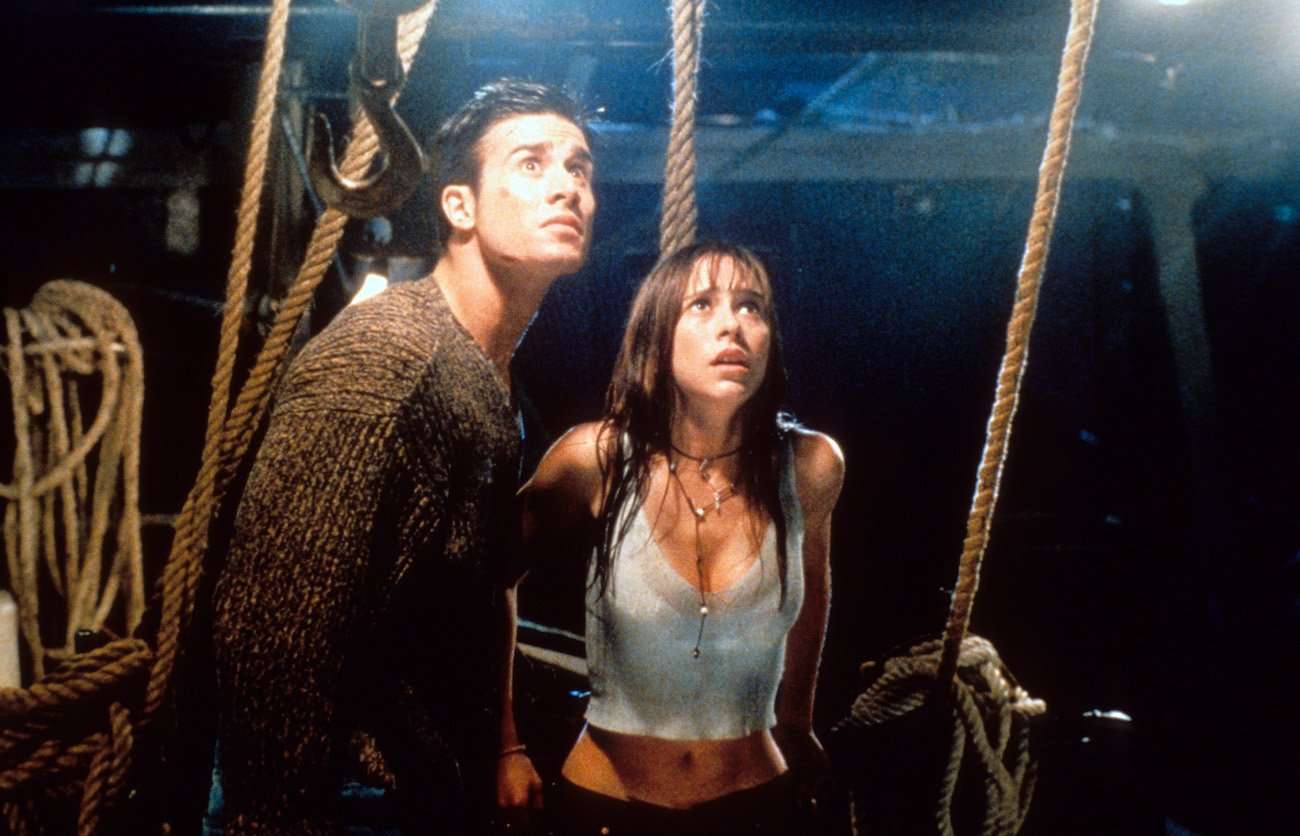 Freddie Prinze Jr and Jennifer Love Hewitt looking up in fear in a scene from the film 'I Still Know What You Did Last Summer',