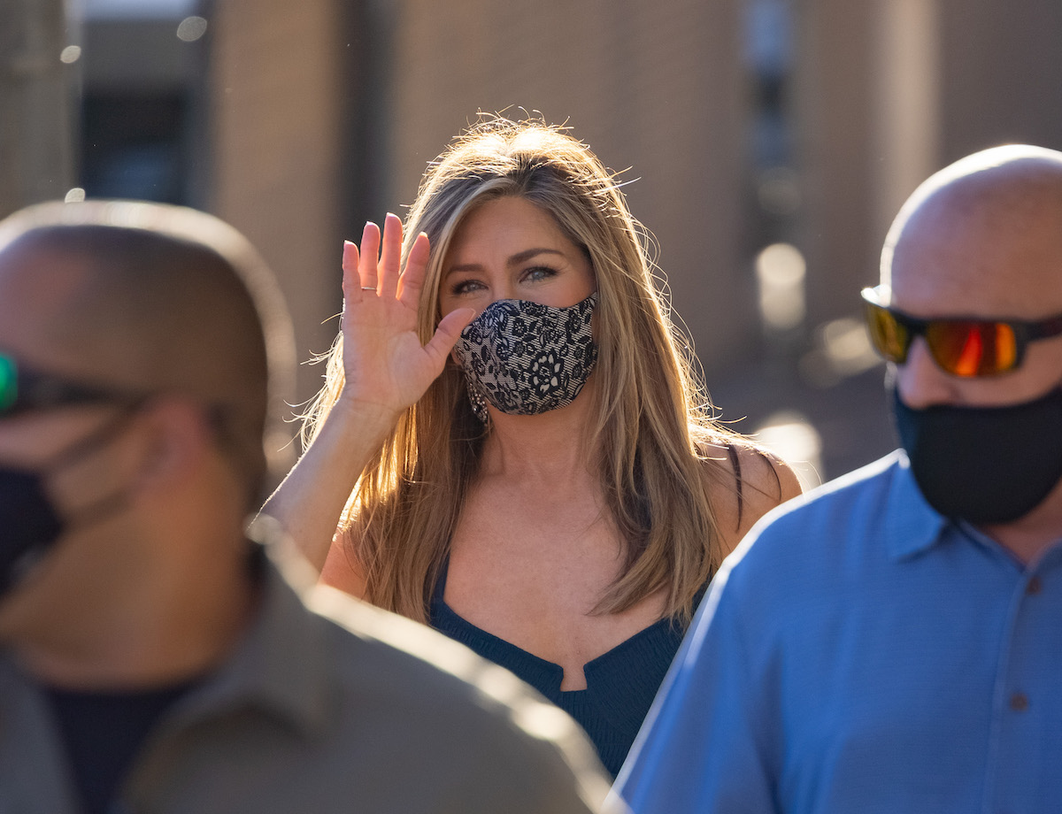 Jennifer Aniston Says She Hopes to Date Someone 'Not Necessarily in the(01)