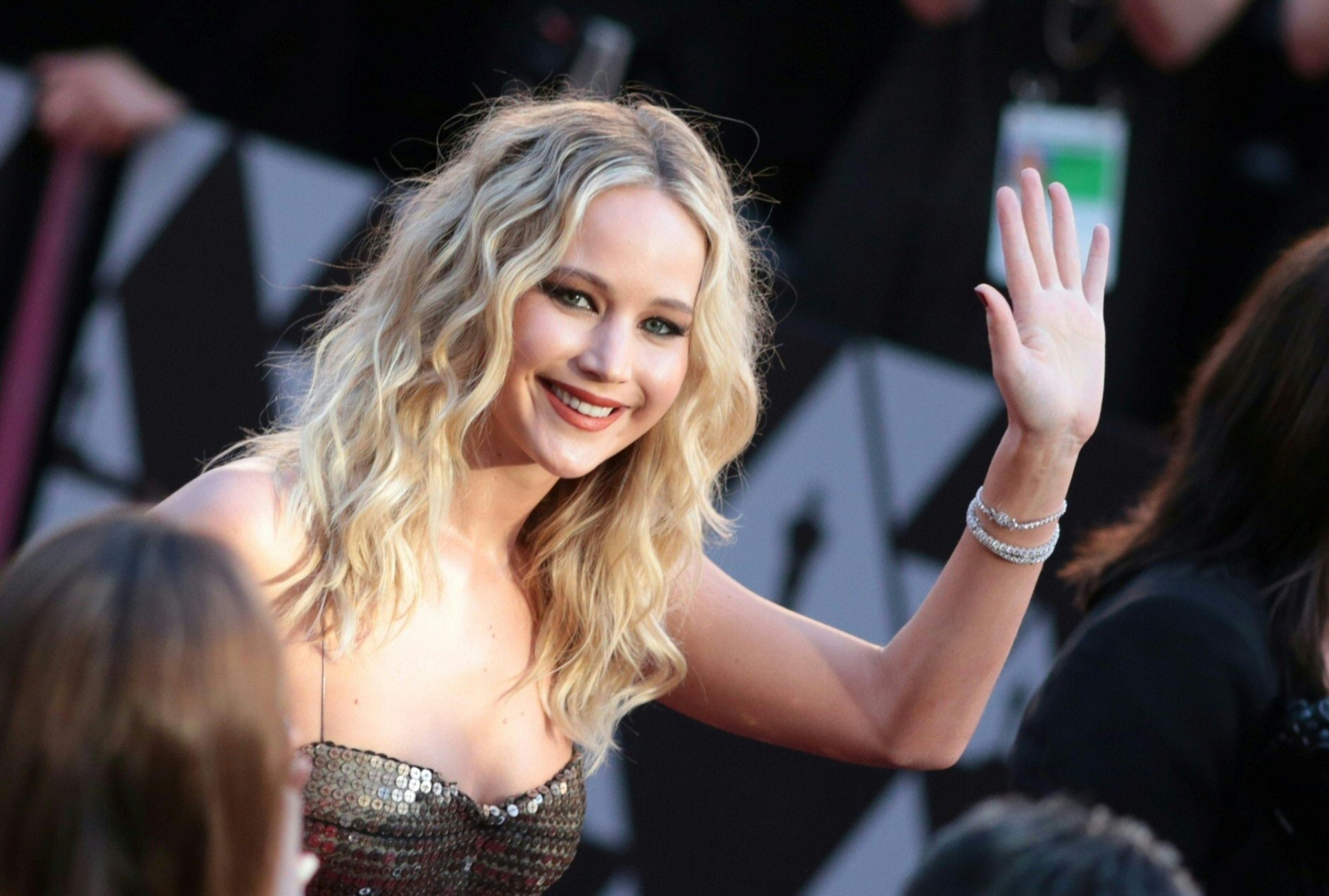 Jennifer Lawrence waving and smiling at the 90th Academy Awards