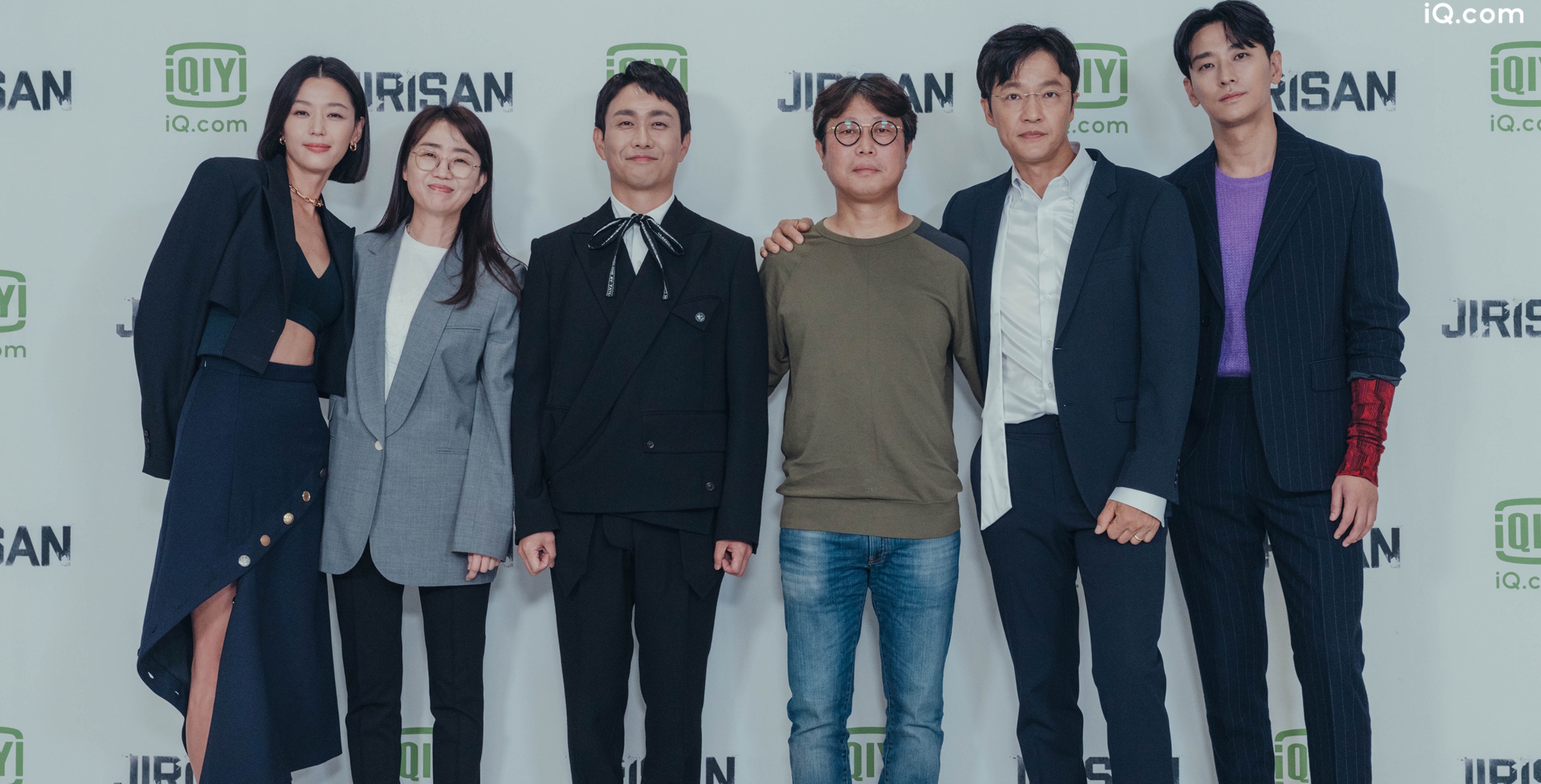 Main cast, writer and director for iQiyi and tvN 'Jirisan' K-drama at photo op for press event