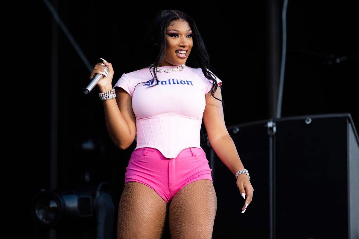 Megan Thee Stallion unveiled her new Tom Hardy Venom set of nails