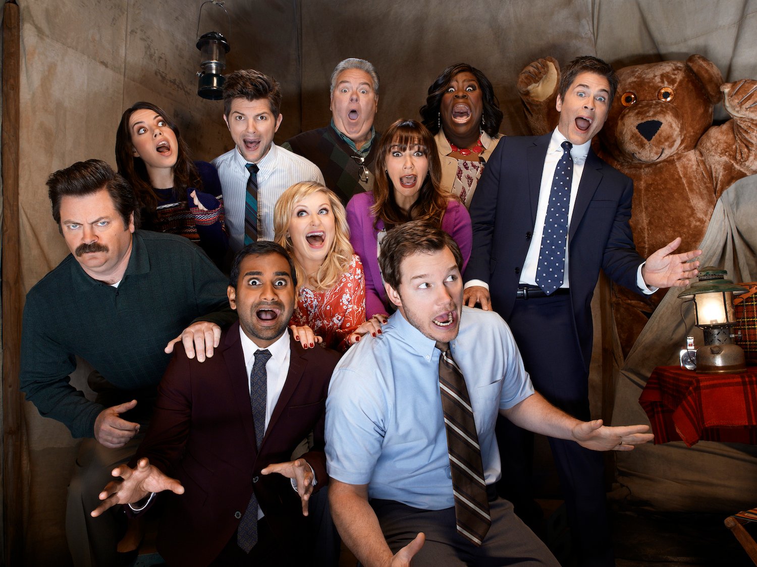 Parks and Recreation cast pretends to act scared