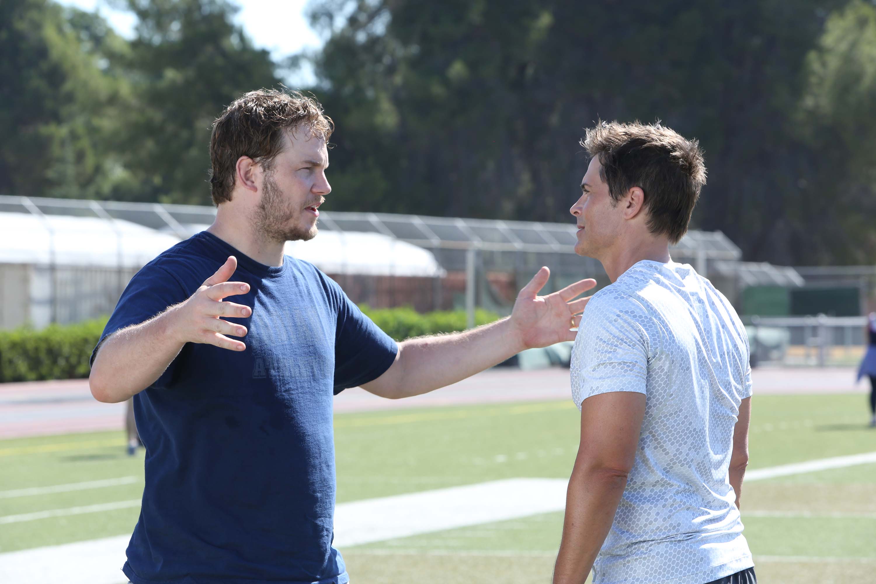 Parks and Recreation stars Chris Pratt and Rob Lowe run track together