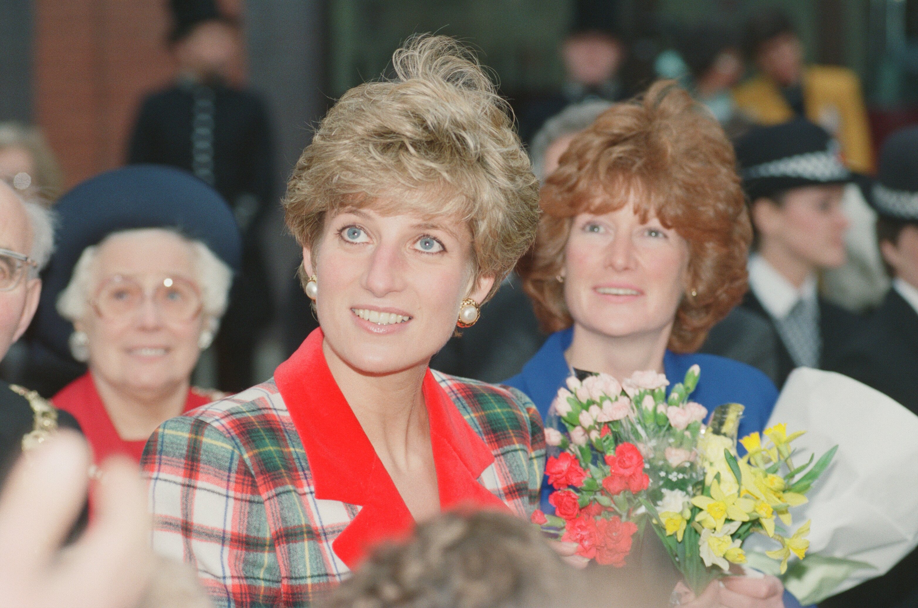 Princess Diana dressed in a plaid suit during an event with her sister Lady Sarah McCorquodale