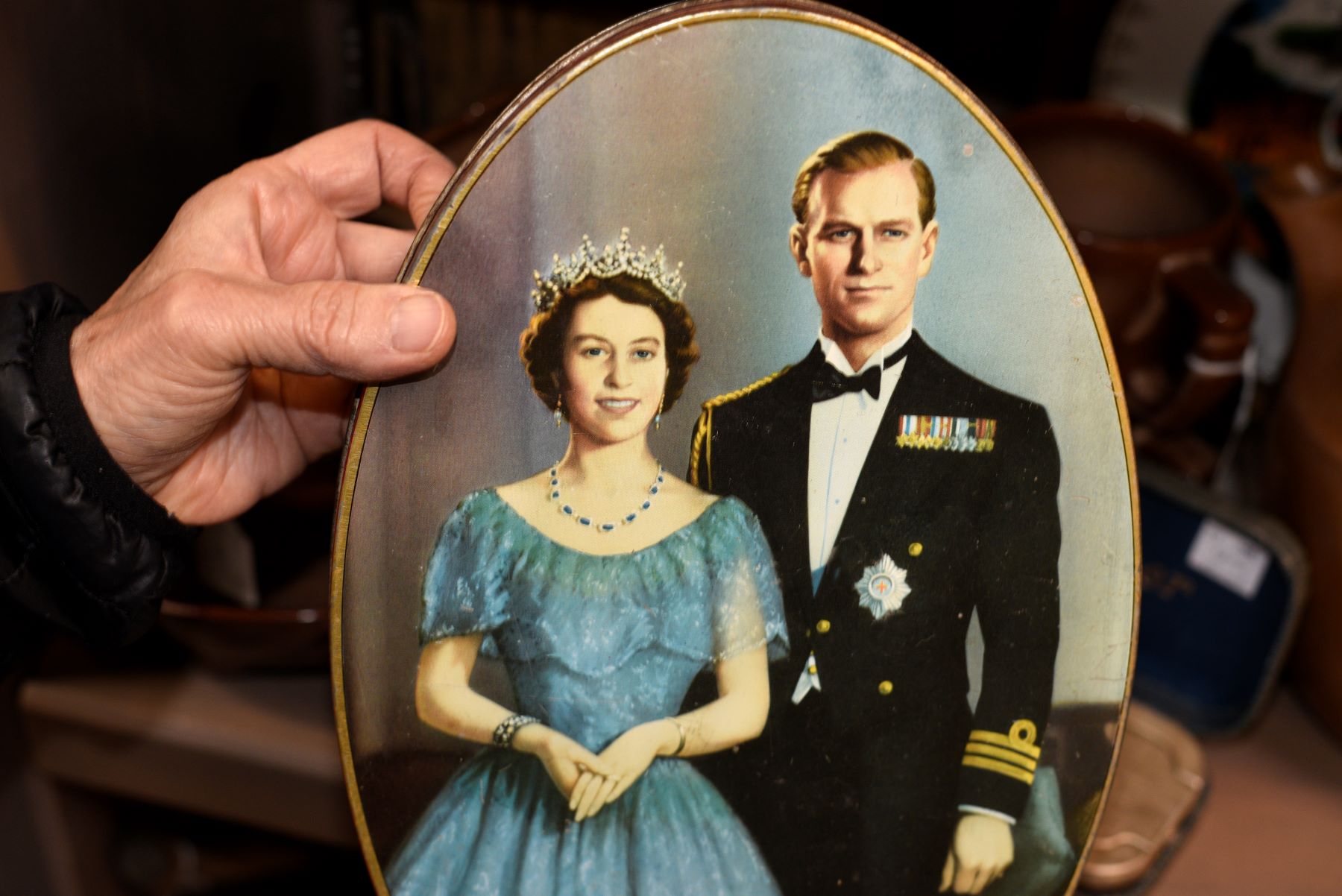 Queen coronation 1953 souvenir biscuit tin of Queen Elizabeth II's coronation