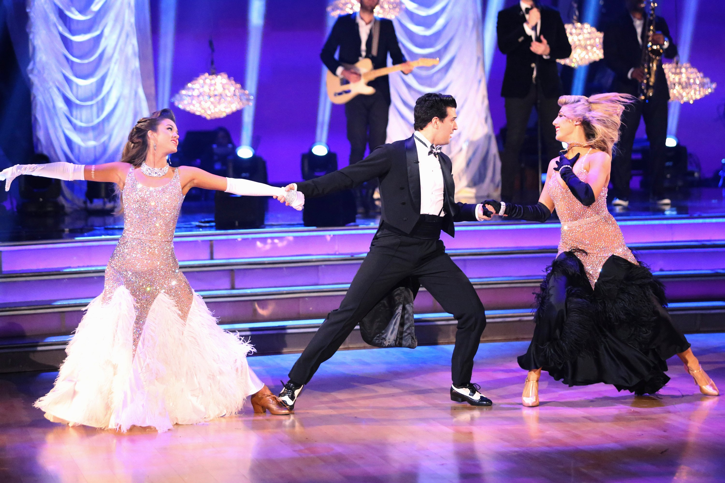 Sadie Robertson performs with Mark Ballas and Emma Slater in 'DWTS' Season 19