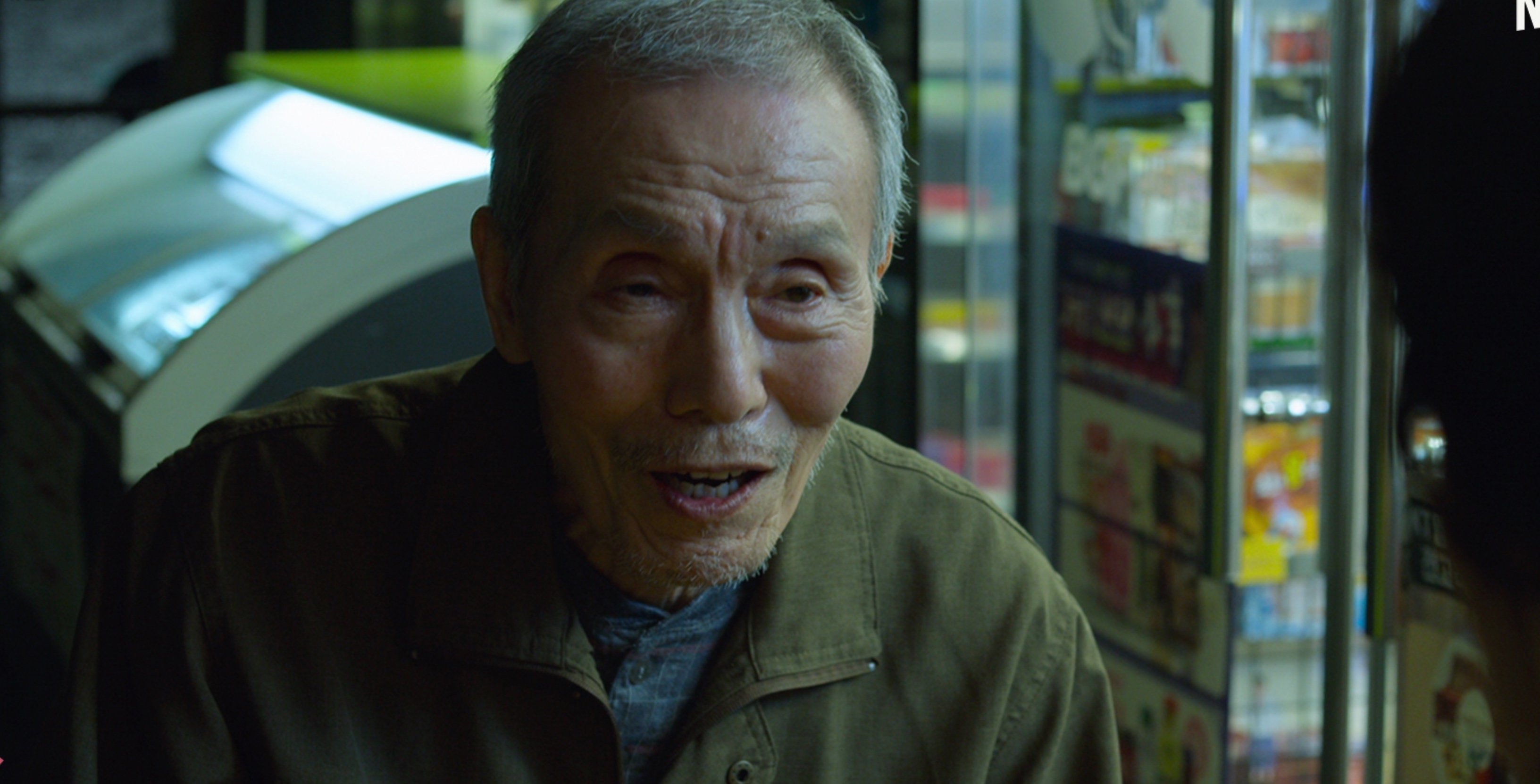 'Squid Game' Oh Yeong-su as Il-nam in front of convenience store