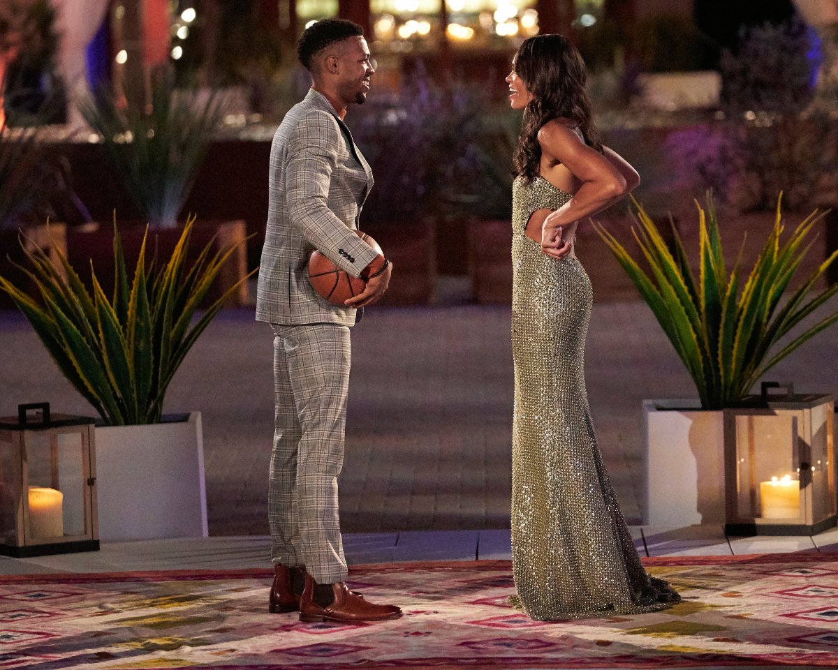 Spencer Williams meets Michelle Young on night 1 of 'The Bachelorette.' Spencer is carrying basketballs.