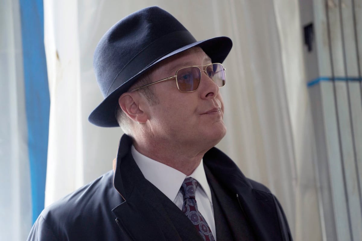 Raymond Reddington wears a hat and sunglasses in The Blacklist Season 3 finale.