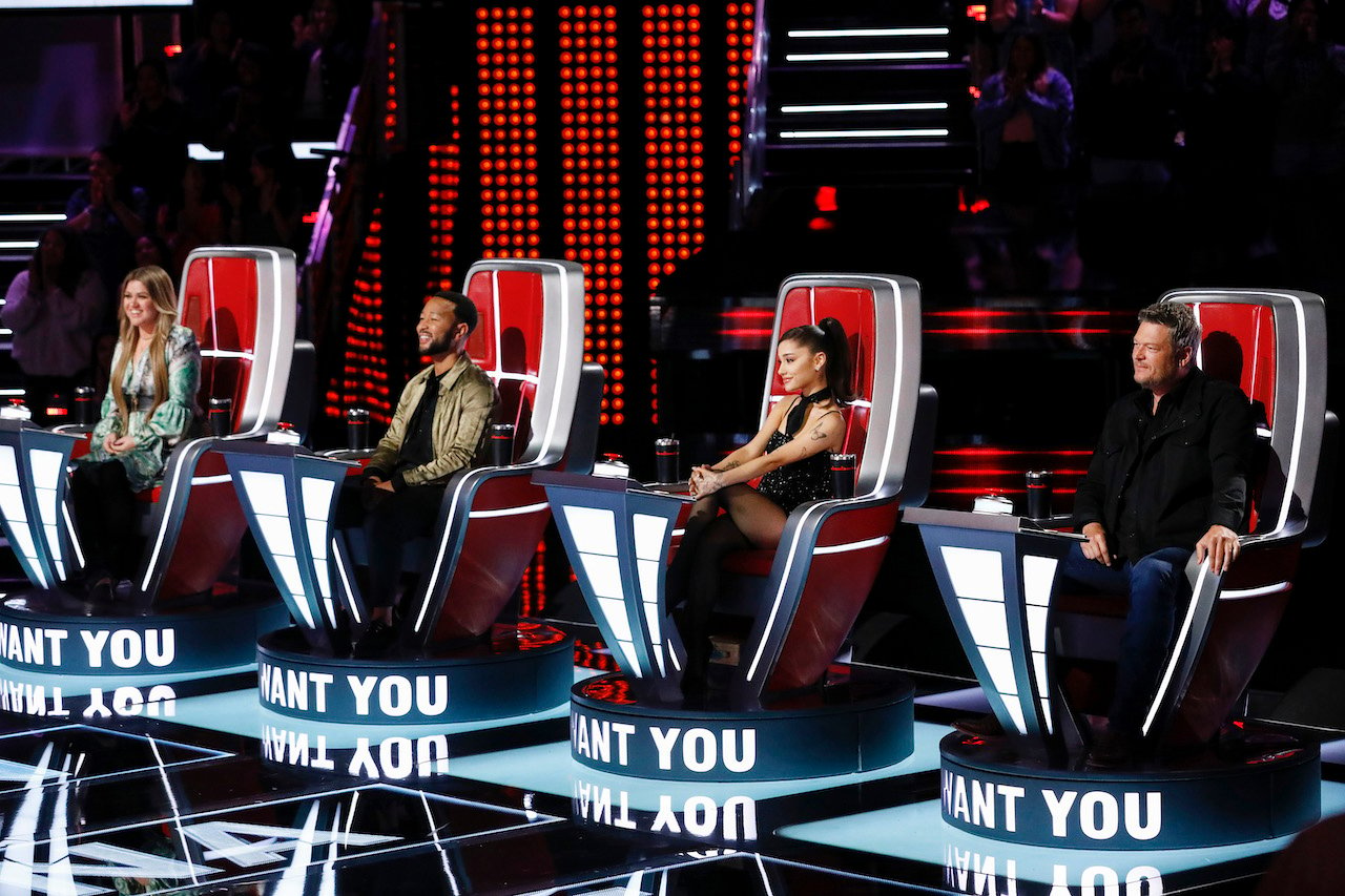 Kelly Clarkson, John Legend, Ariana Grande, Blake Shelton are turned around in their chairs on 'The Voice'
