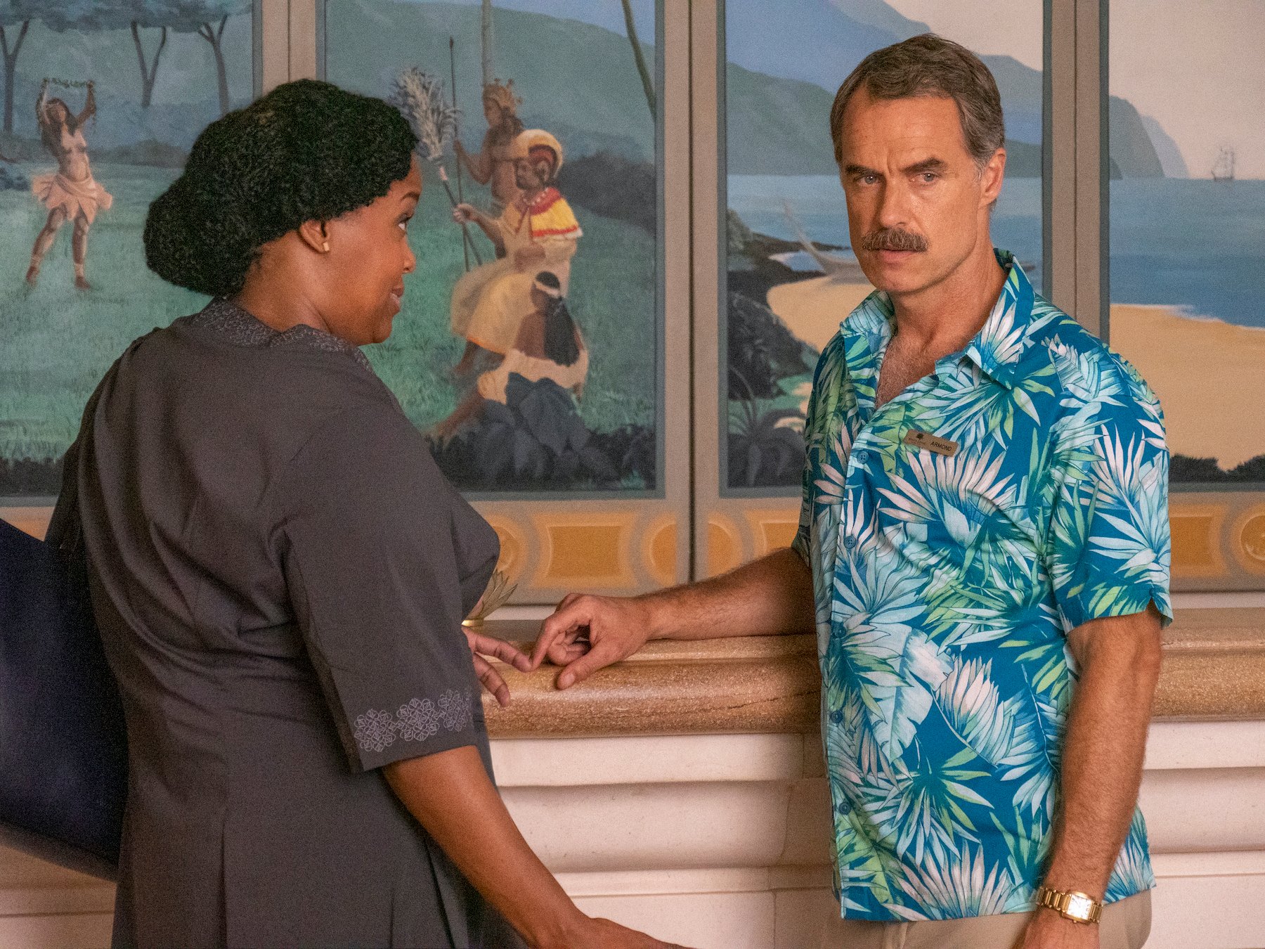 Natasha Rothwell, Murray Bartlett appear at the lobby desk as their characters in 'The White Lotus'