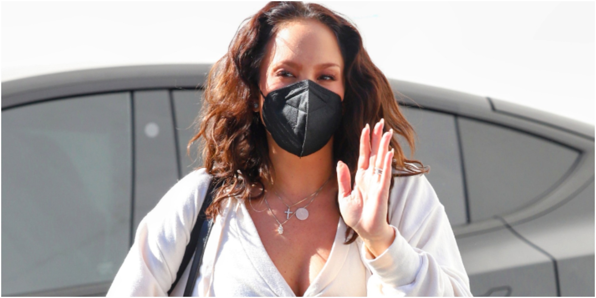 Cheryl Burke wears a mask on the way to "DWTS" rehearsals.