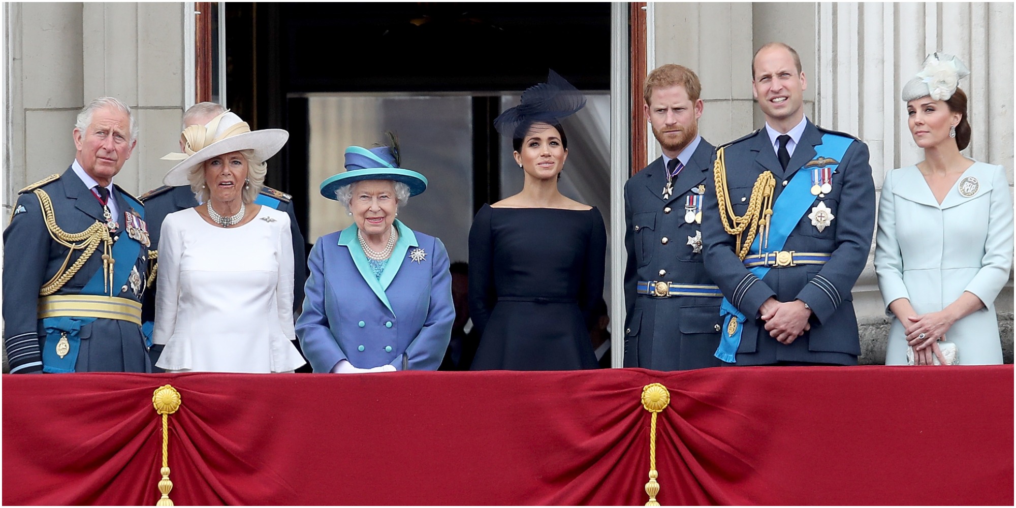 The royal family poses on the balcony of Buckingham Palace.
