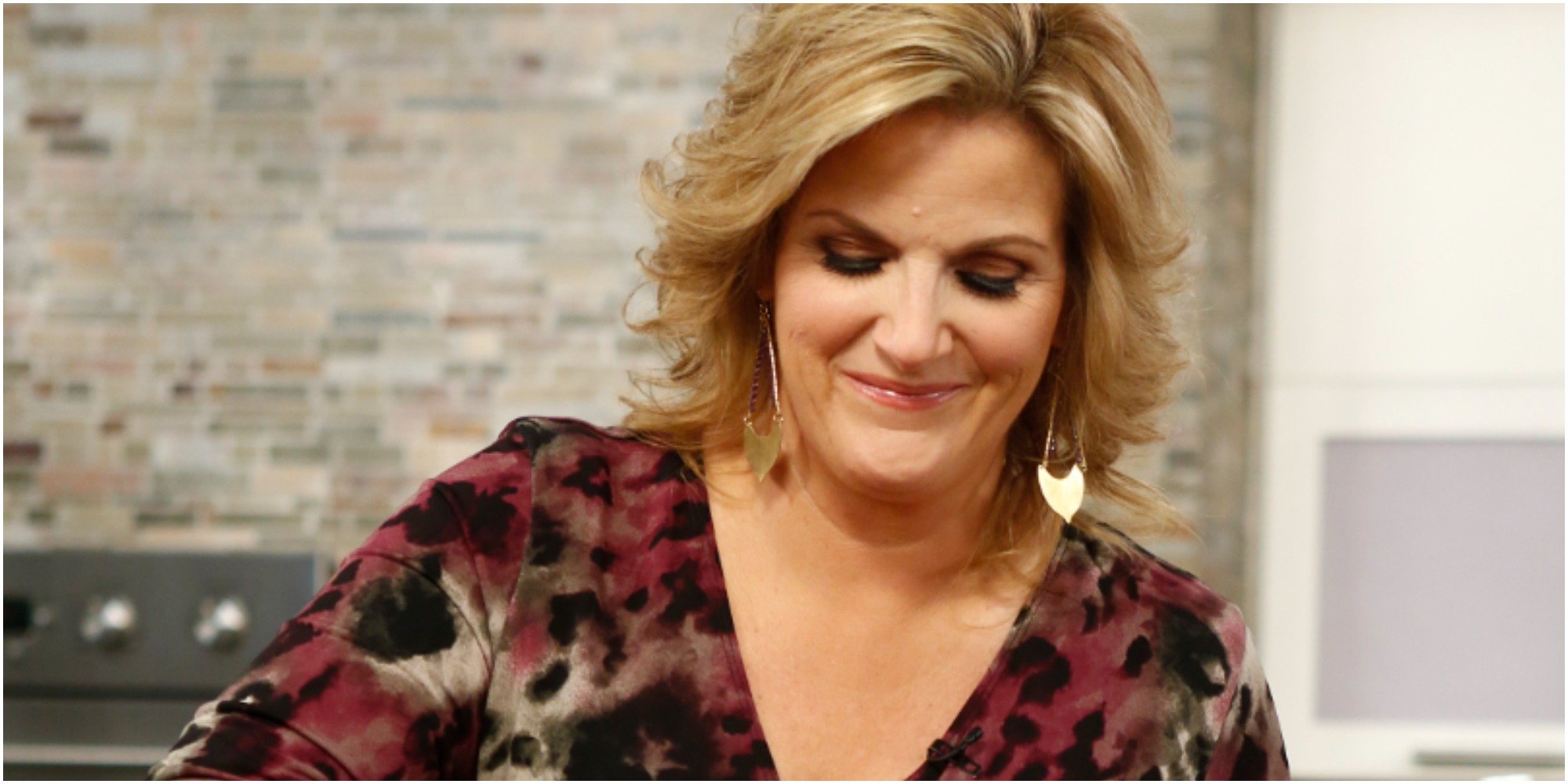 Trisha Yearwood cooks on the Today Show.