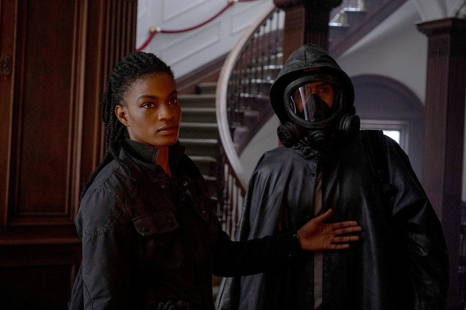 Y: The Last Man stars Ashley Romans as Agent 355 and Ben Schnetzer as Yorick in episode 5