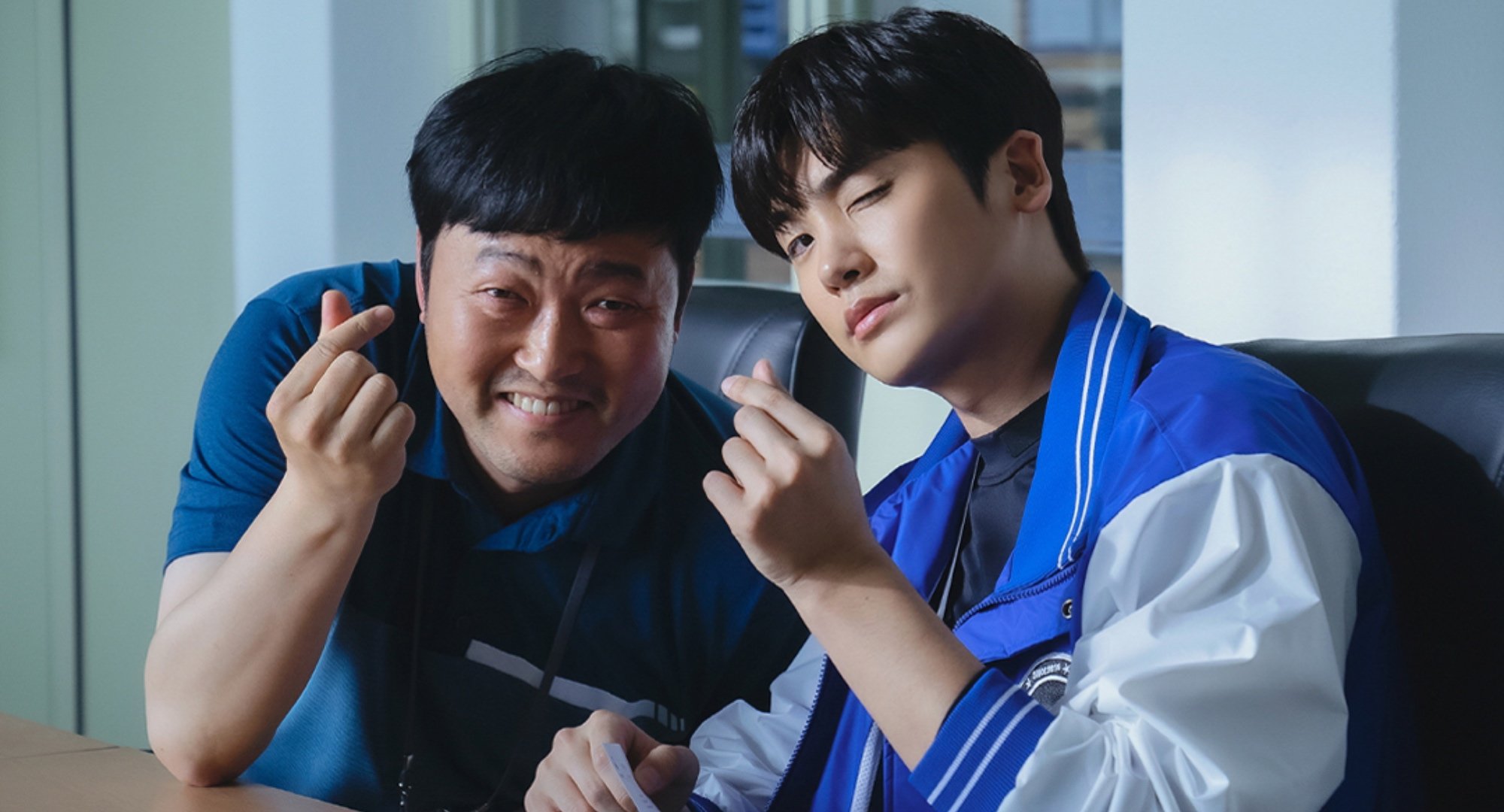 Actors Lee Jun-hyeok and Park Hyun-sik for 'Happiness' main cast holding up heart fingers.