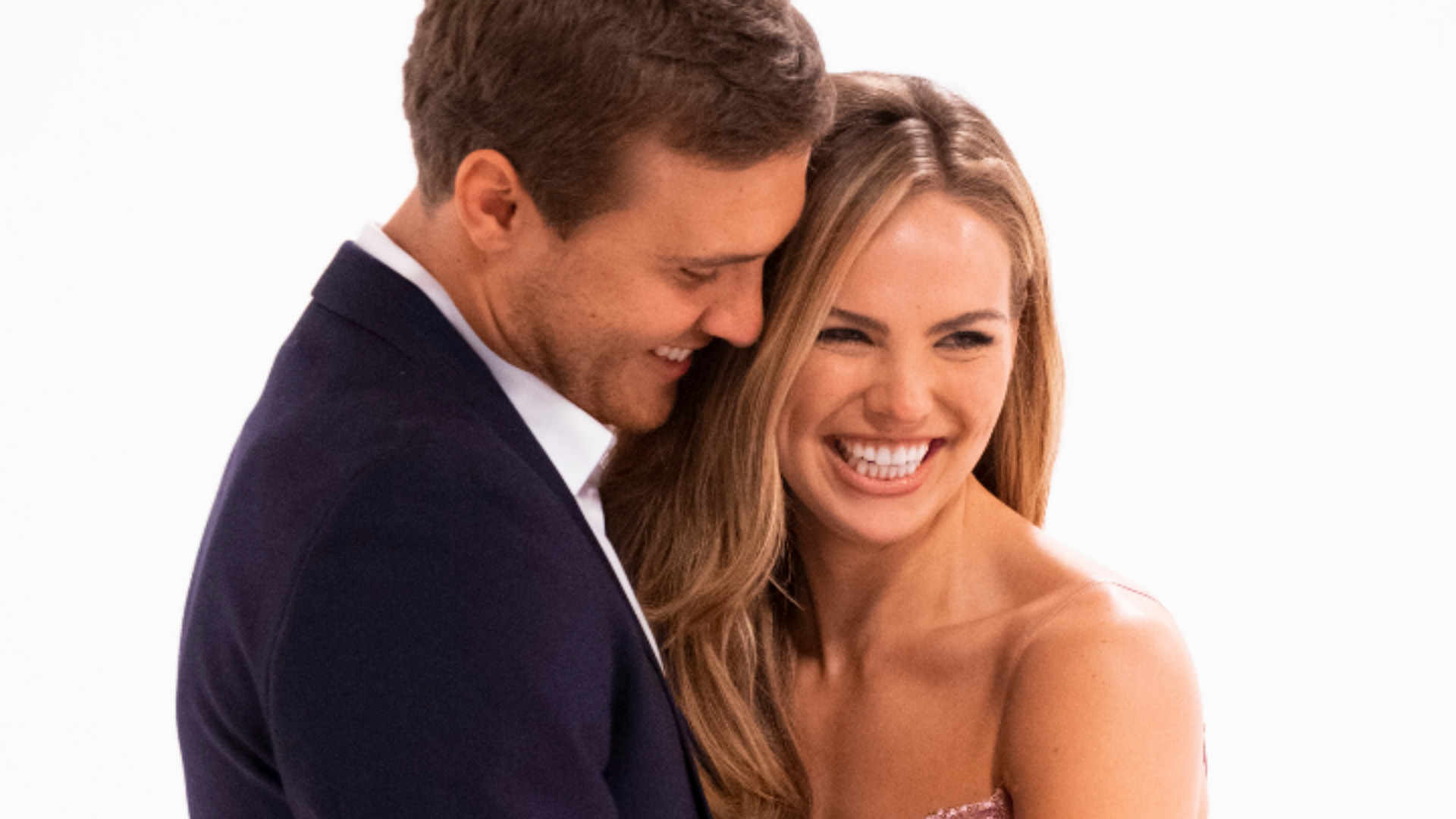 Bachelor Nation stars Peter Weber and Hannah Brown pose together in ‘The Bachelorette’ Season 15 Episode 3