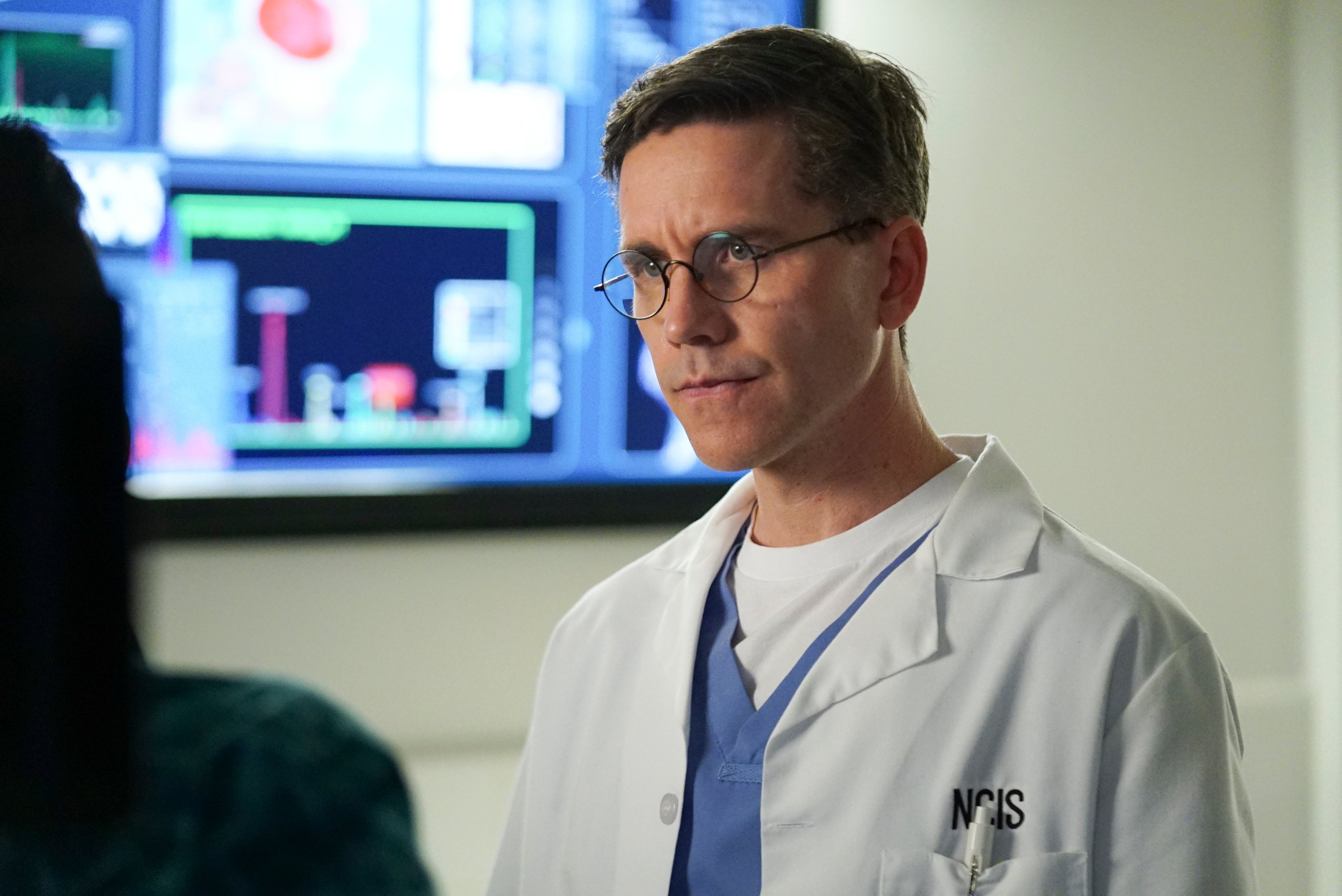 Brian Dietzen in the lab during an NCIS scene.