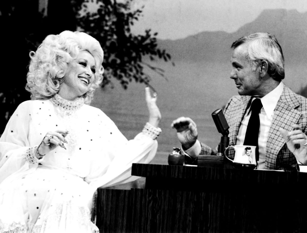 Dolly Parton playfully reaches out to Johnny Carson on 'The Tonight Show'