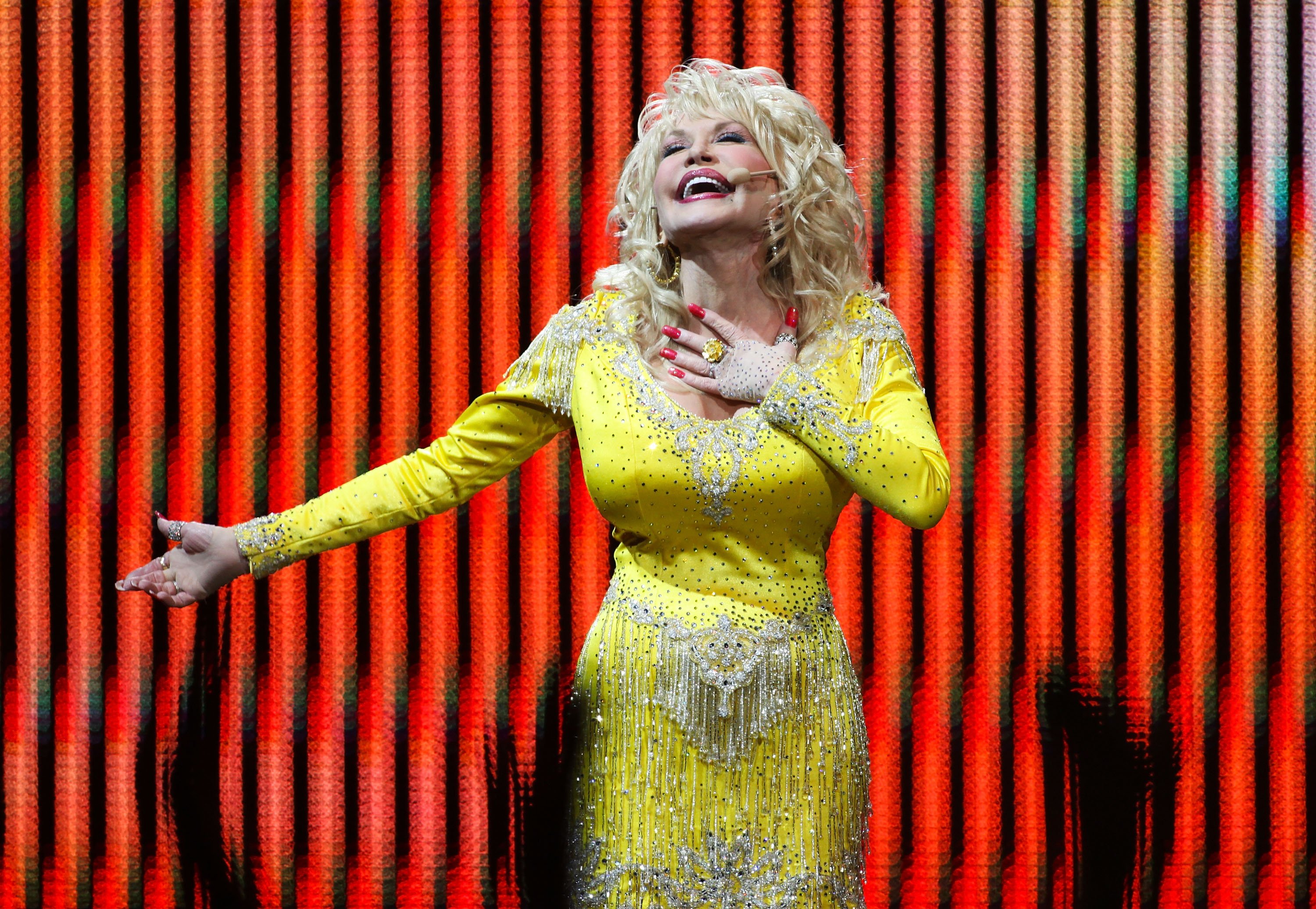 Dolly Parton in a yellow dress