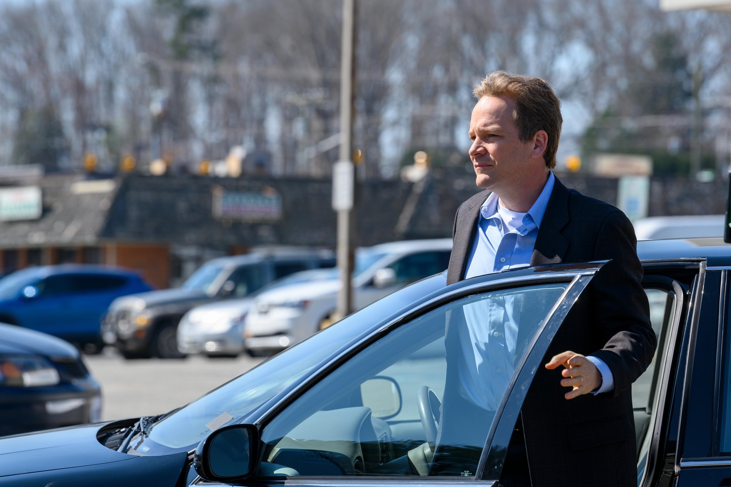 'Dopesick' Episode 8: Peter Sarsgaard as Rick Mountcastle getting into his car