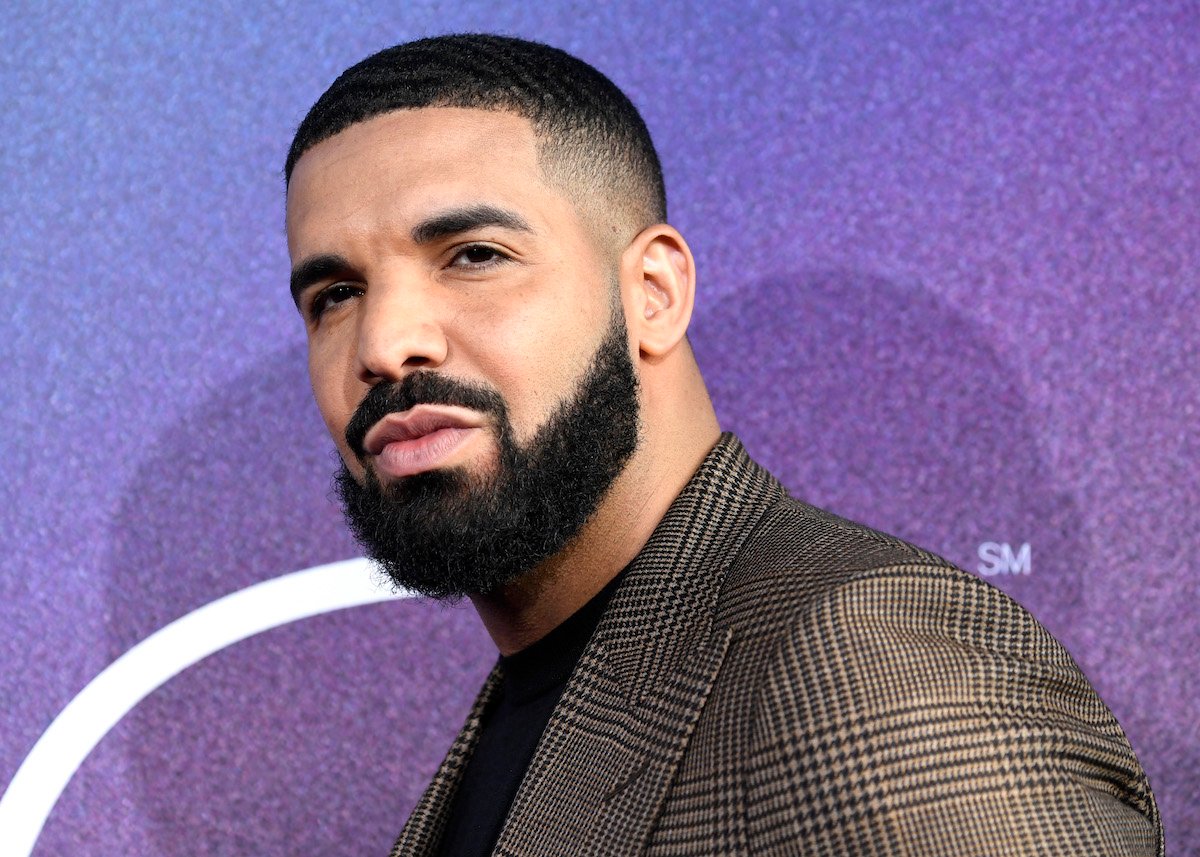 Drake posing on the red carpet
