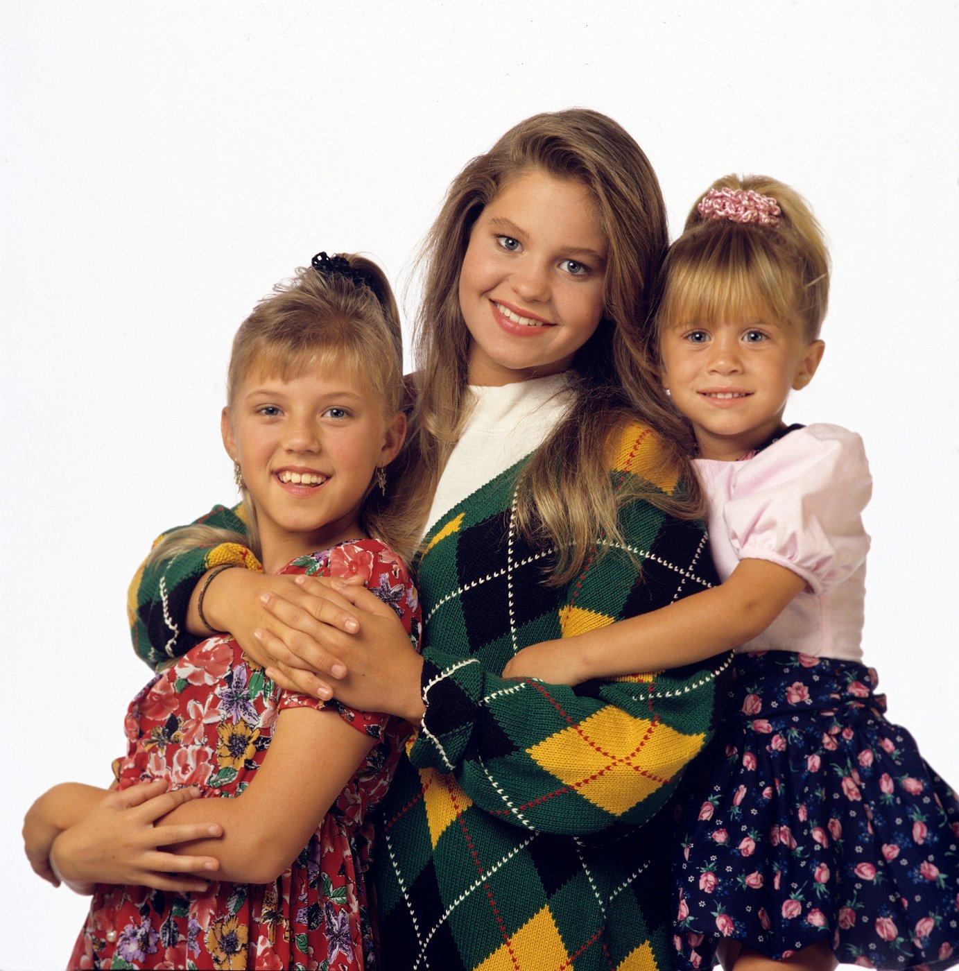 Jodie Sweetin, Candace Cameron and Ashley Olsen pose for a promotional photo for 'FulL House'