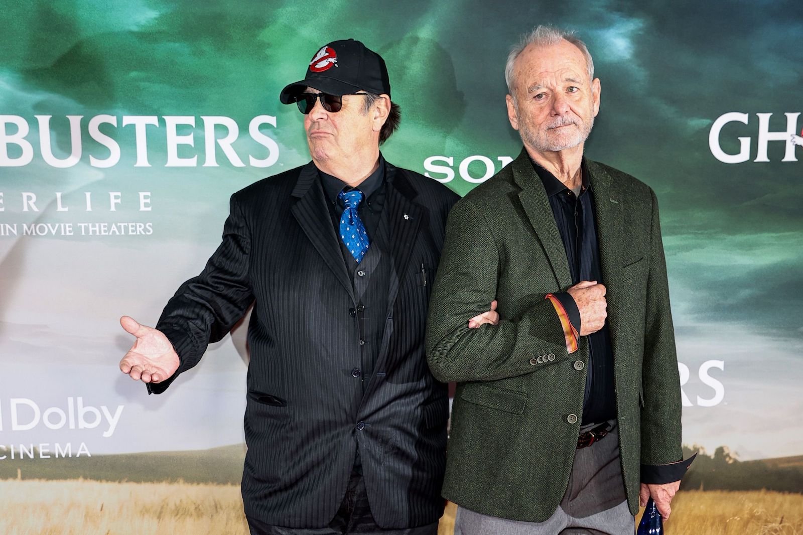 'Ghostbusters' stars Dan Aykroyd and Bill Murray met in Chicago wearing suits and standing arm in arm.