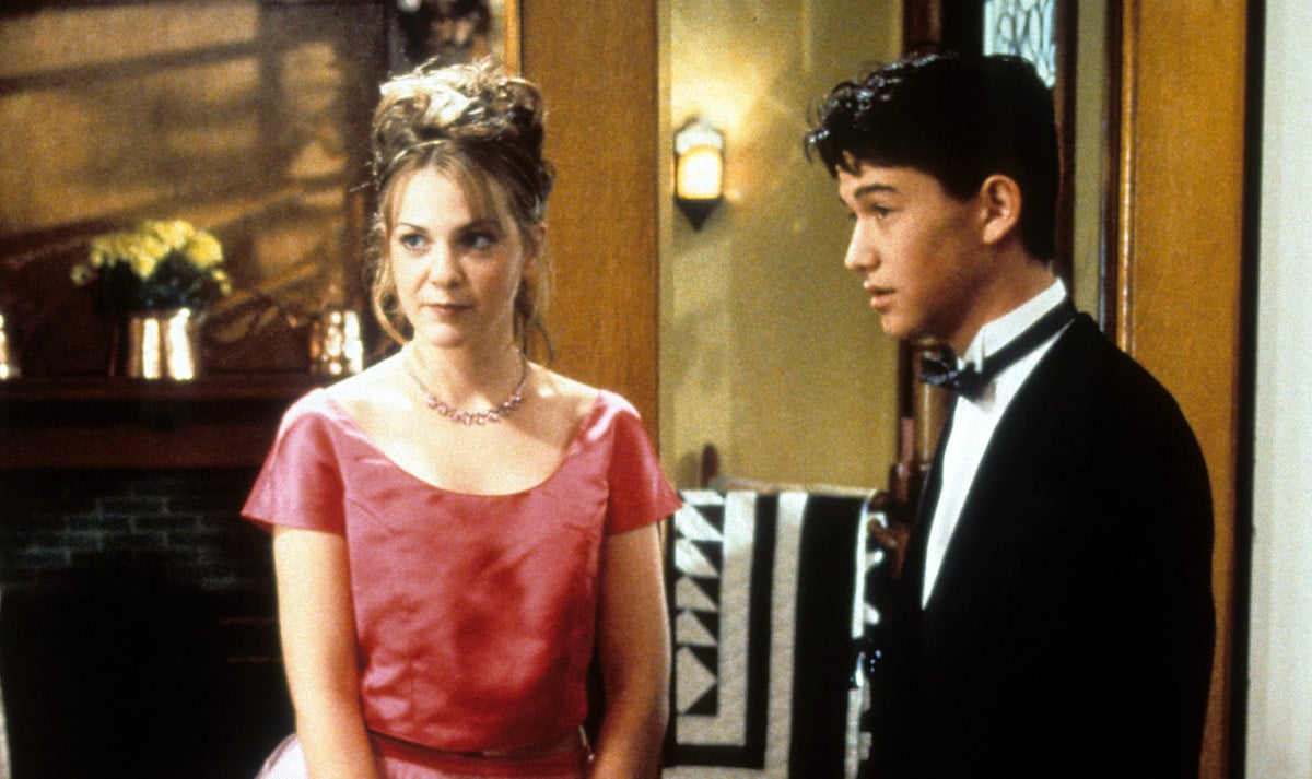 Larisa Oleynik and Joseph Gordon-Levitt in a scene from the film '10 Things I Hate About You'