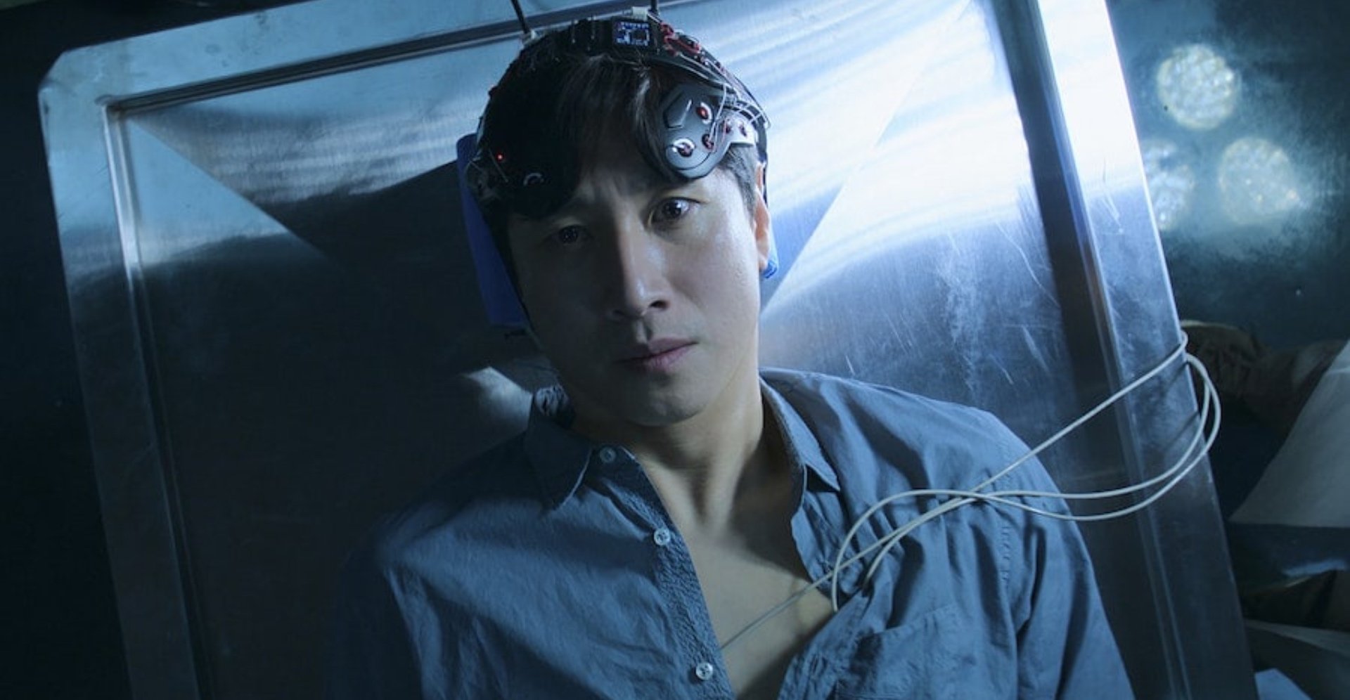 Lee Sun-kyun as Se-won for 'Dr. Brain' K-drama on morgue table