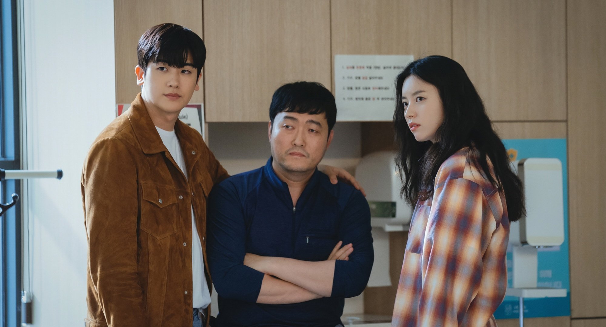 Main characters for 'Happiness' episode 4 K-drama huddled together staring at someone.