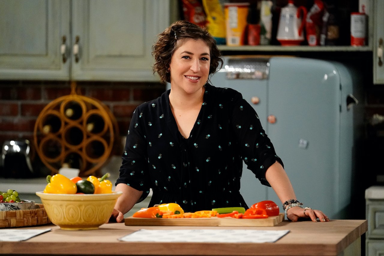 Mayim Bialik in a scene from 'Call Me Kat'