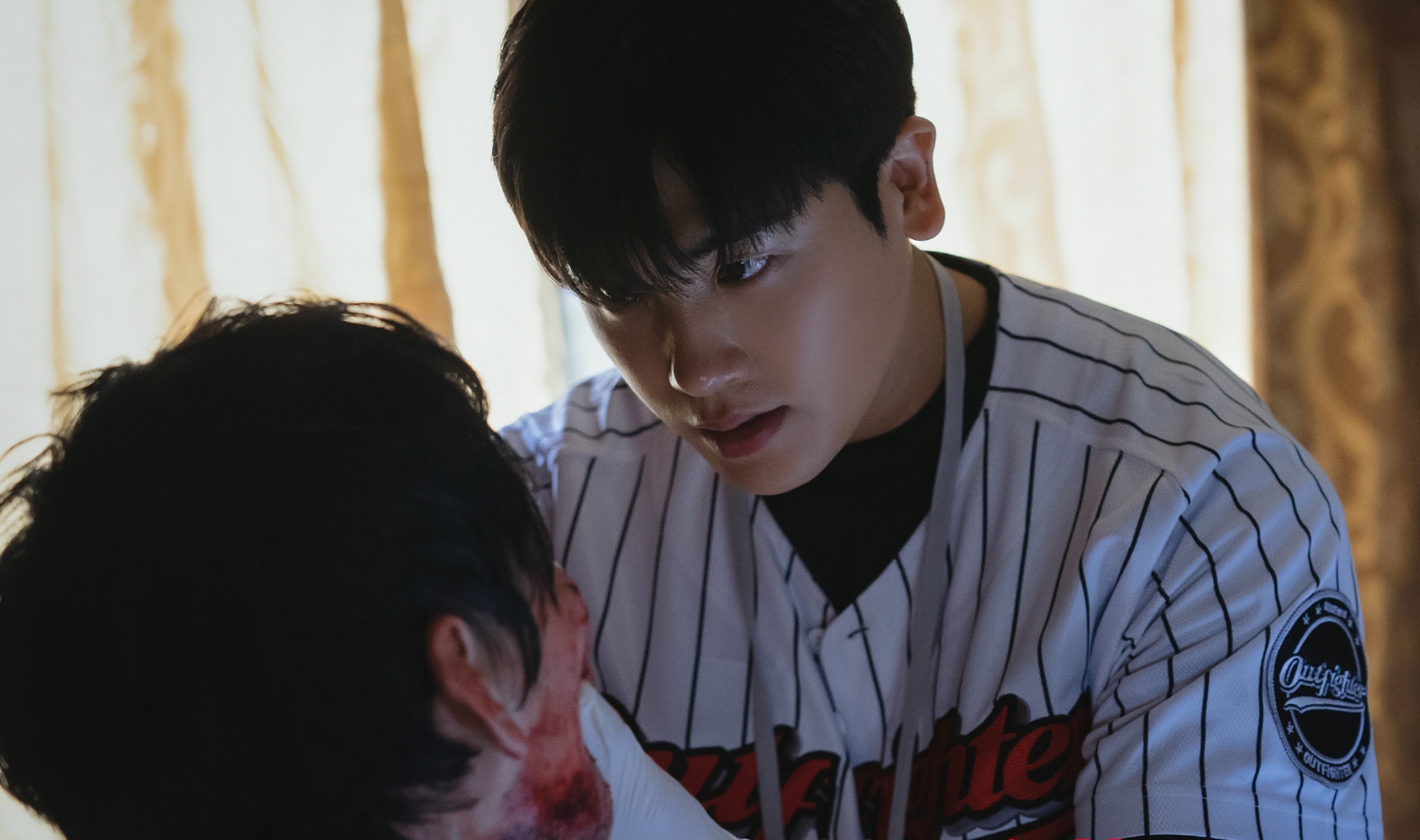Park Hyung-sik for 'Happiness' K-drama wearing baseball shirt looking as suspect.