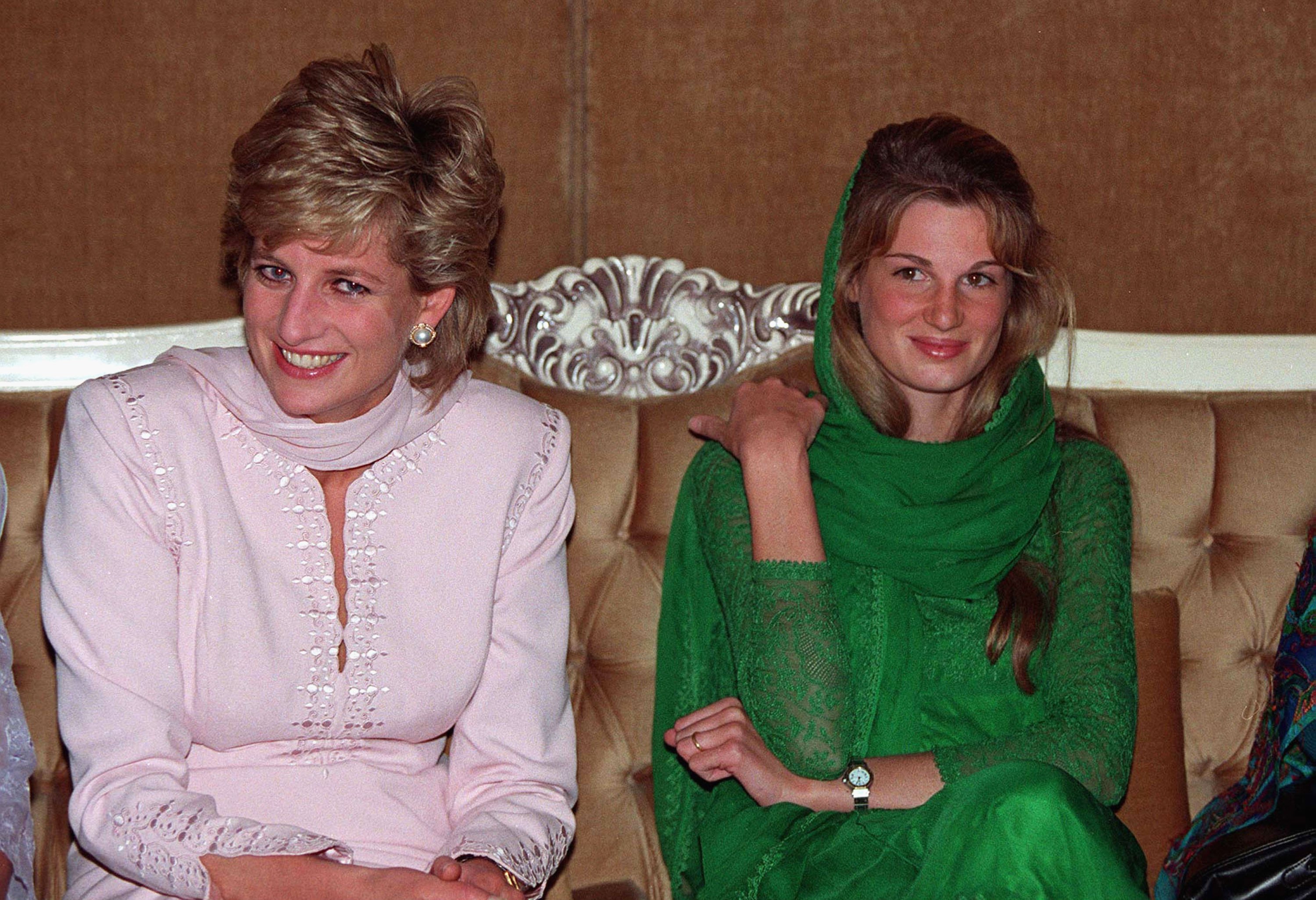 Princess Diana and Jemima Khan sitting together during the royal’s trip to Lahore, Pakistan