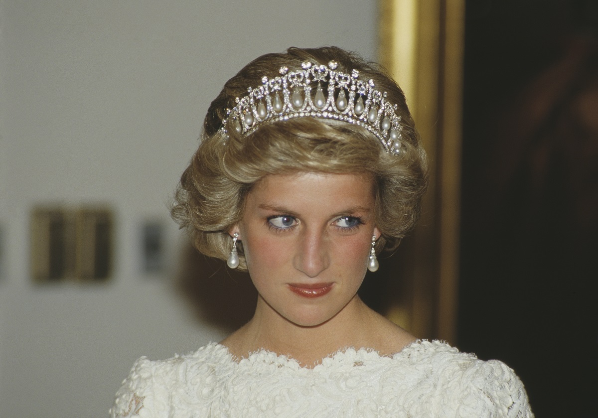 Princess Diana wearing an evening dress and the Queen Mary tiara at a dinner in Washington D.C.